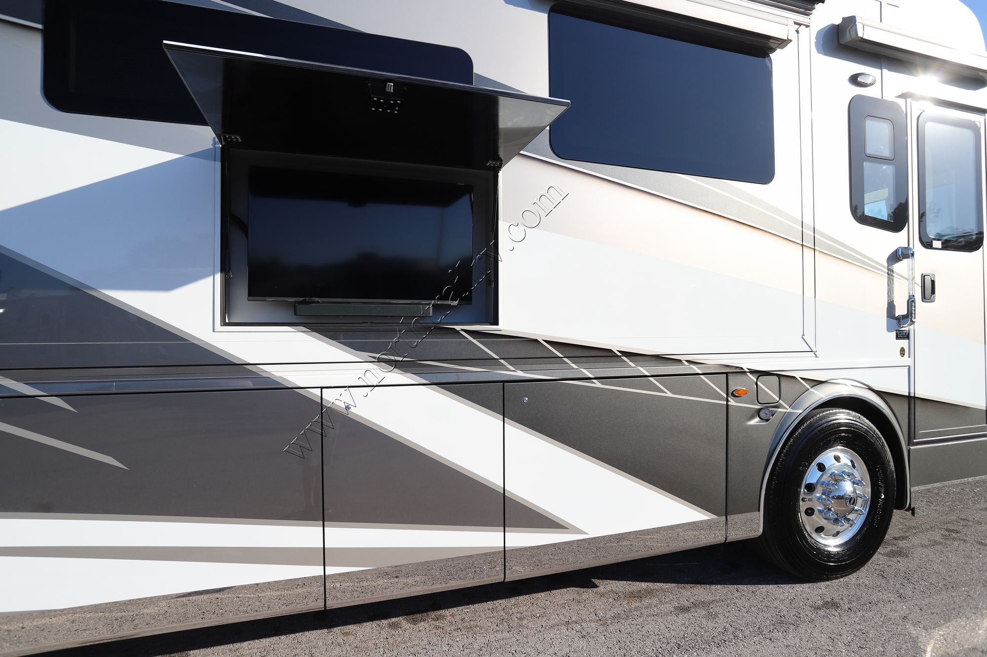 New 2026 Newmar Essex 4551 Class A  For Sale