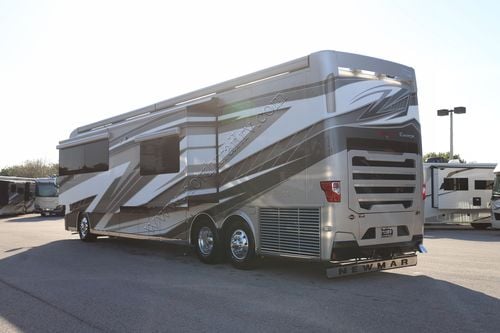 2026 Newmar Essex 4551