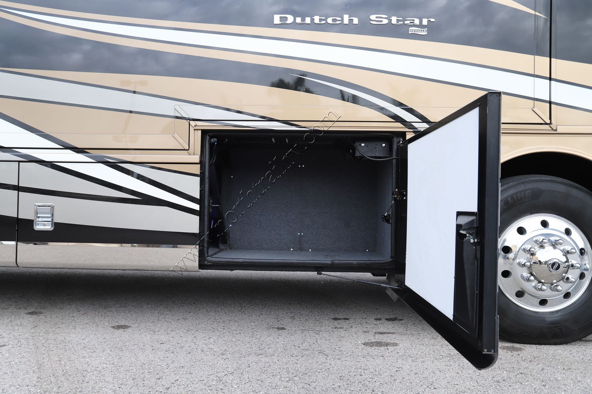 Used 2022 Newmar Dutch Star 4020 Class A  For Sale