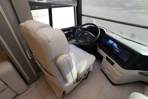 2026 Newmar Essex 4551