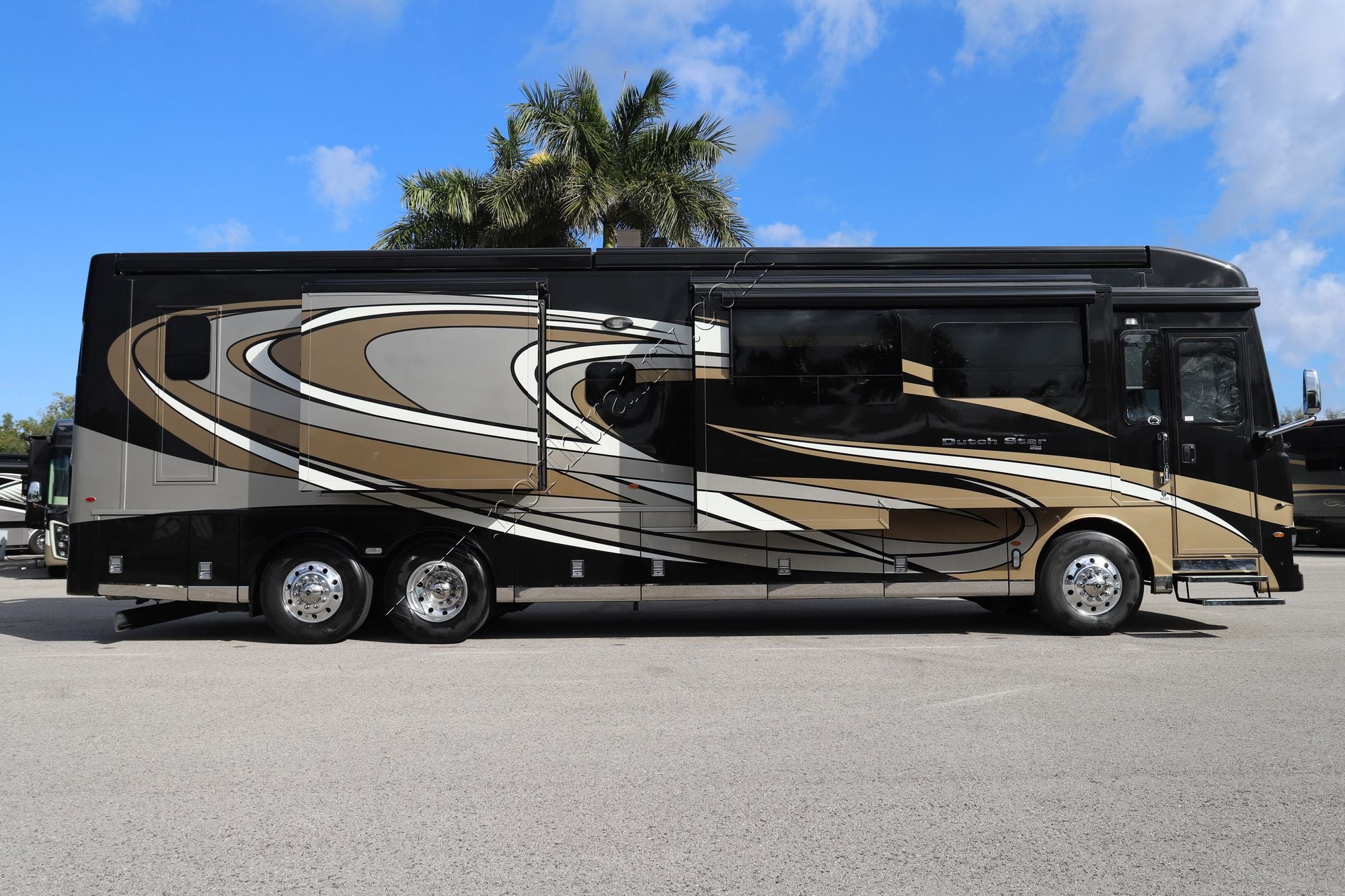 Used 2022 Newmar Dutch Star 4020 Class A  For Sale