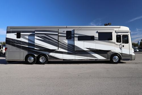 2026 Newmar Essex 4551