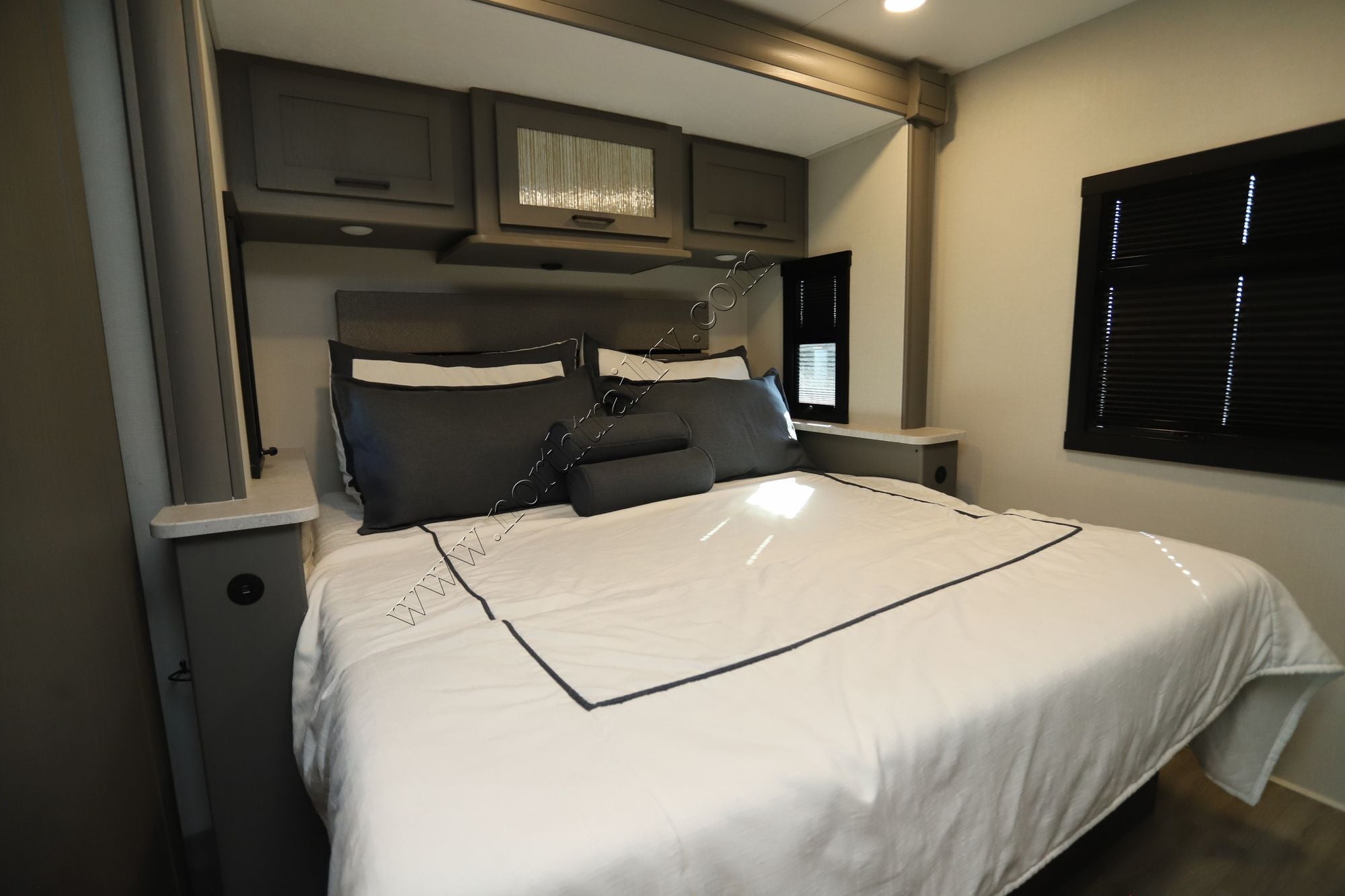 Used 2024 Coachmen Pursuit 31ES Class A  For Sale