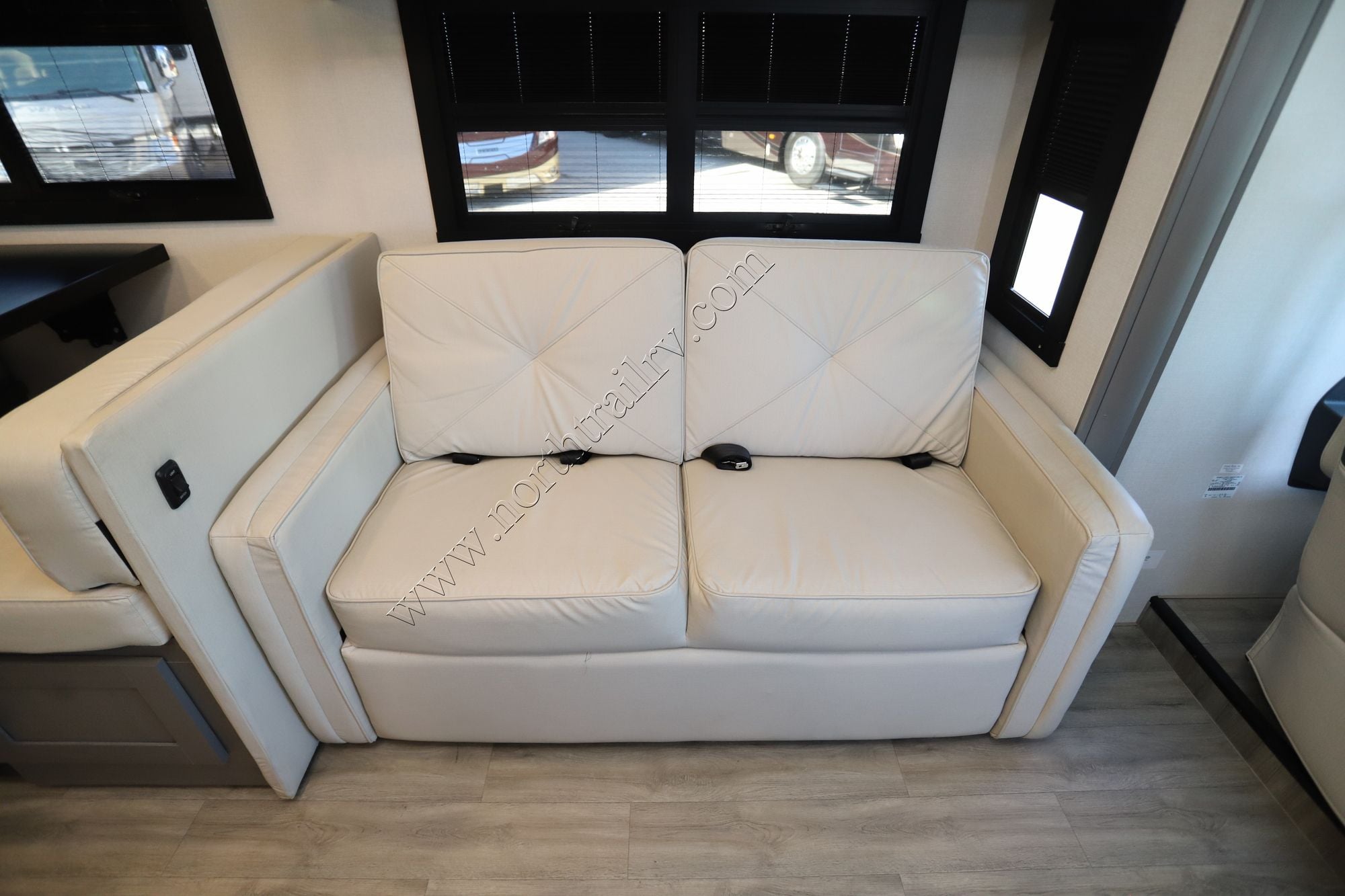 Used 2024 Coachmen Pursuit 31ES Class A  For Sale