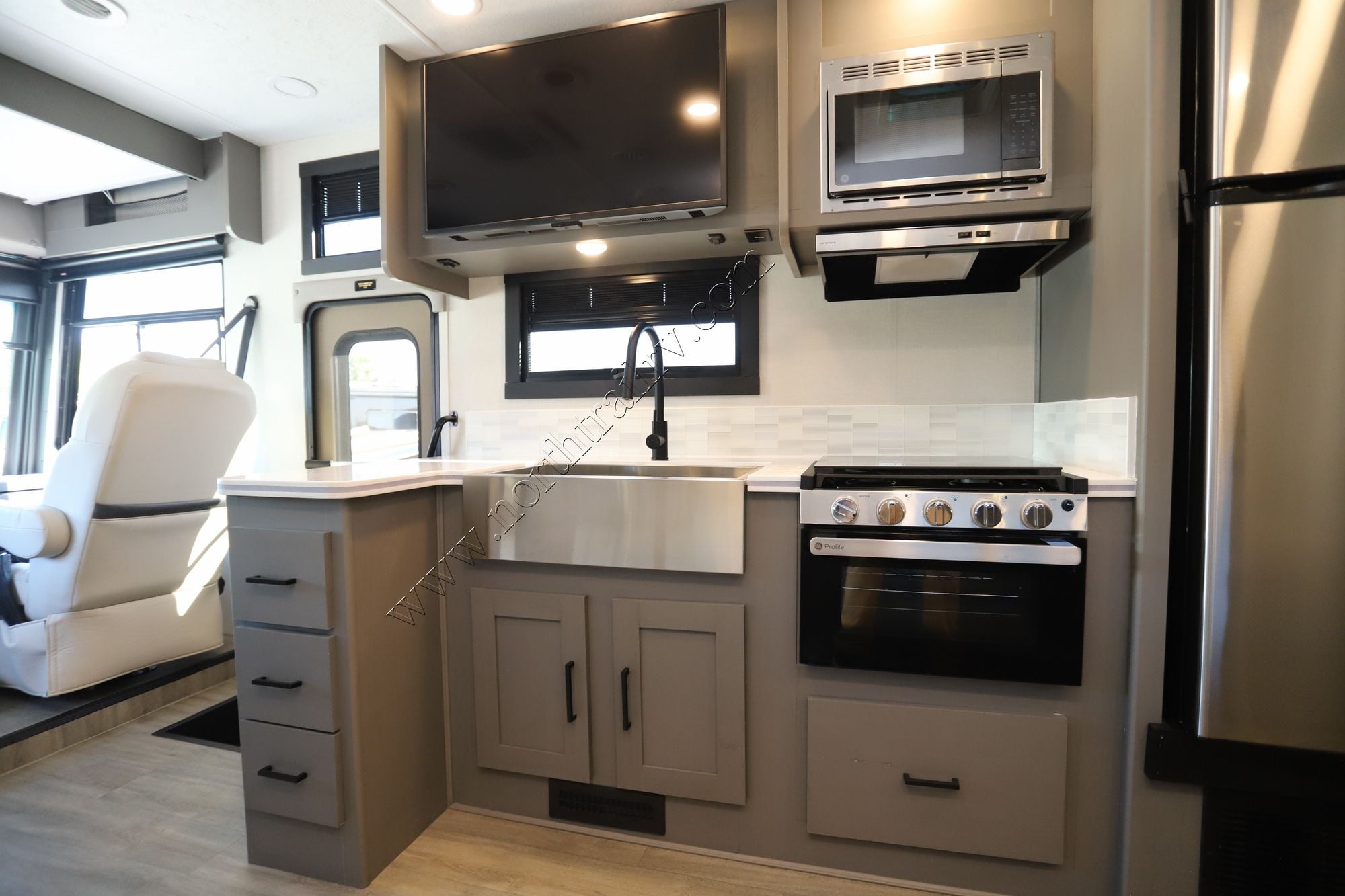 Used 2024 Coachmen Pursuit 31ES Class A  For Sale