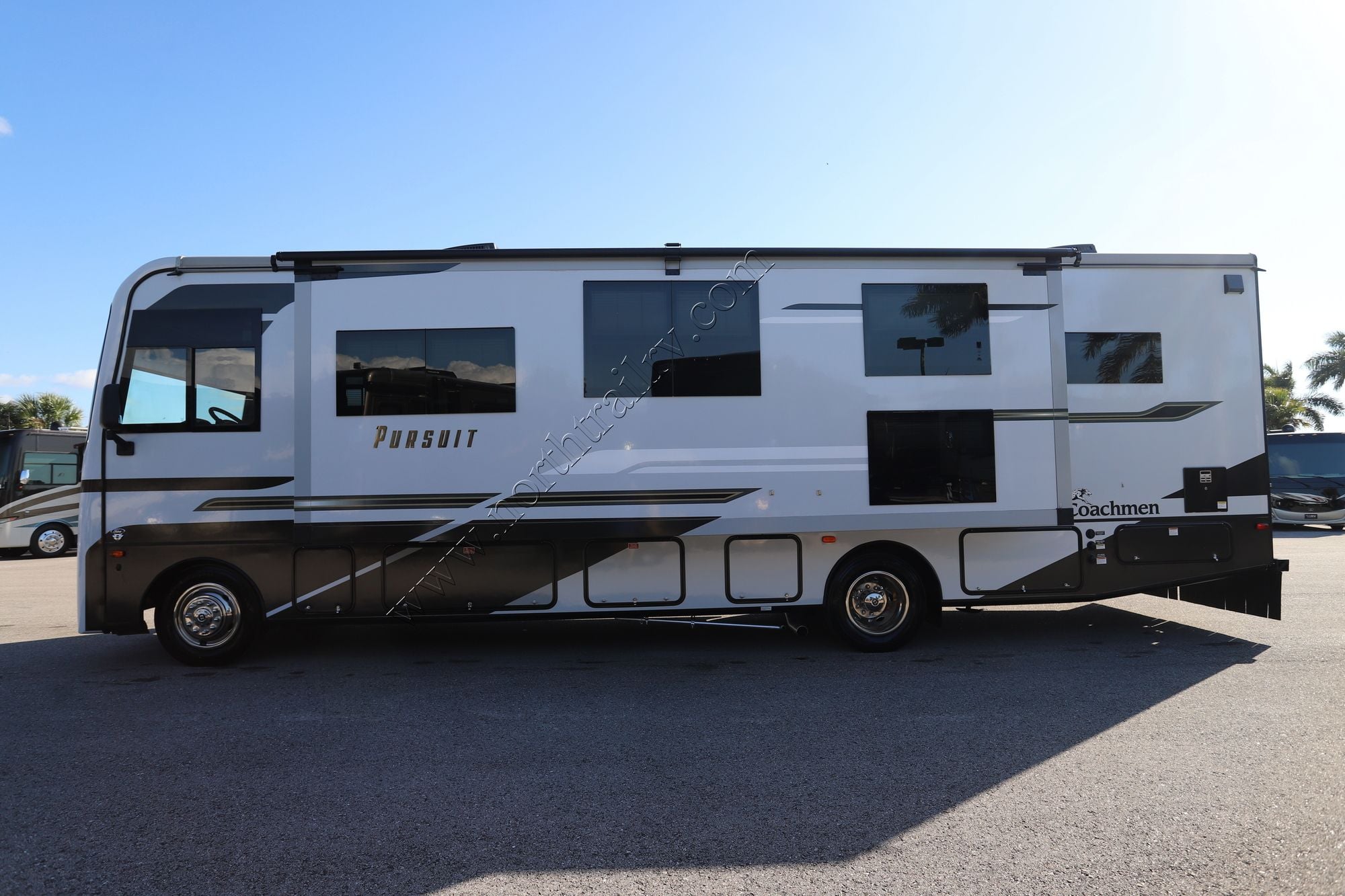 Used 2024 Coachmen Pursuit 31ES Class A  For Sale