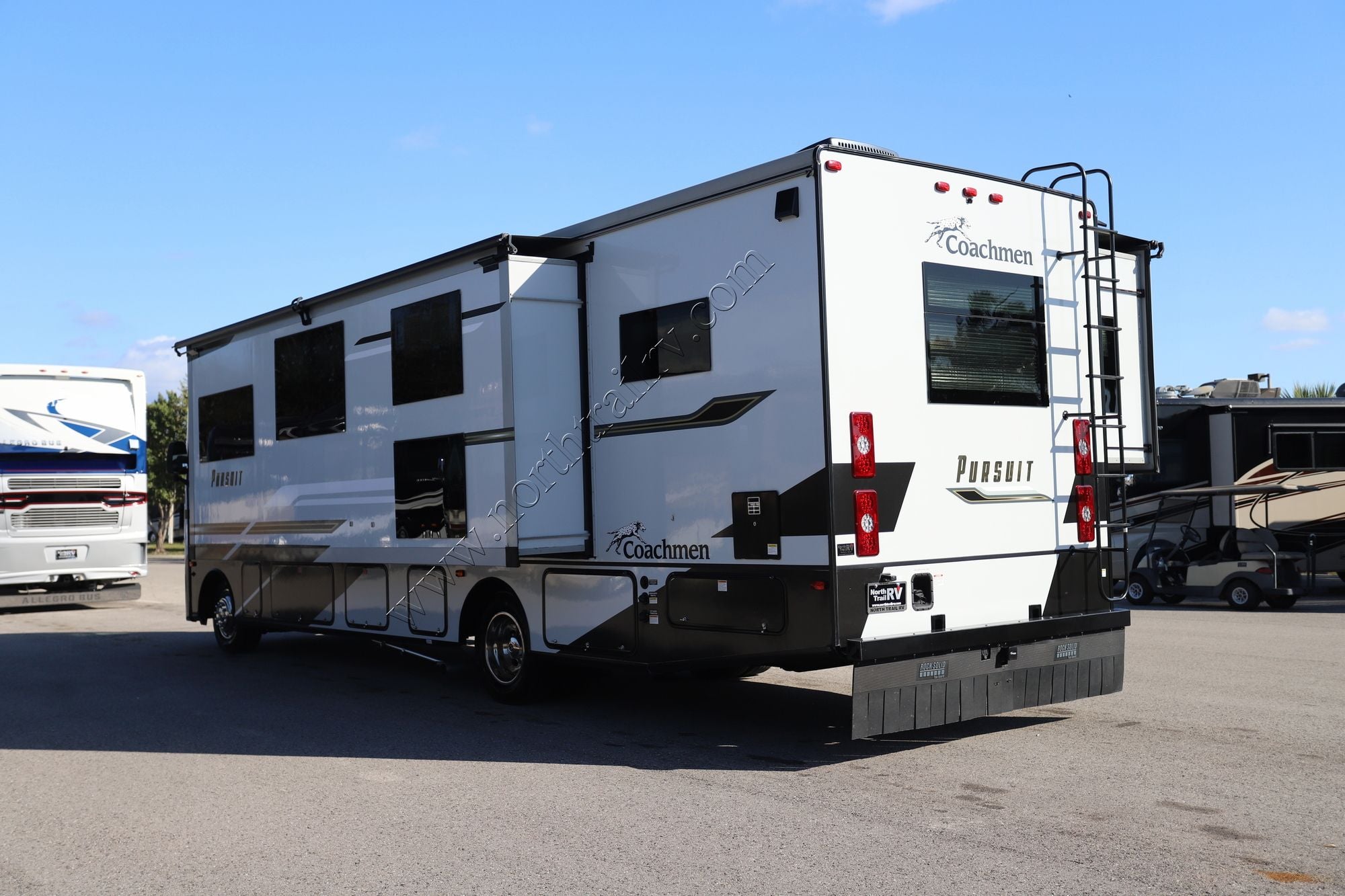 Used 2024 Coachmen Pursuit 31ES Class A  For Sale