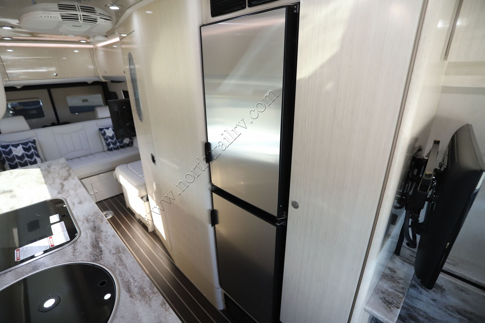 2016 Airstream Interstate LOUNGE EXT Class B Used  For Sale