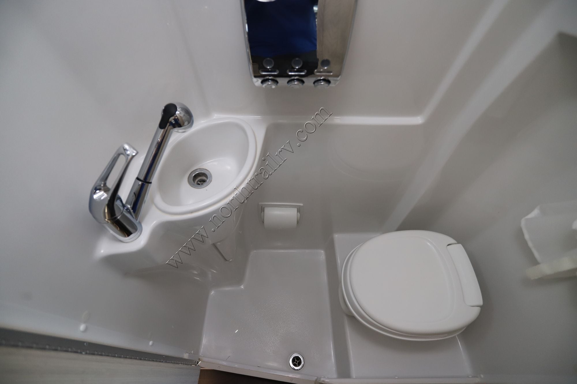 2016 Airstream Interstate LOUNGE EXT Class B Used  For Sale