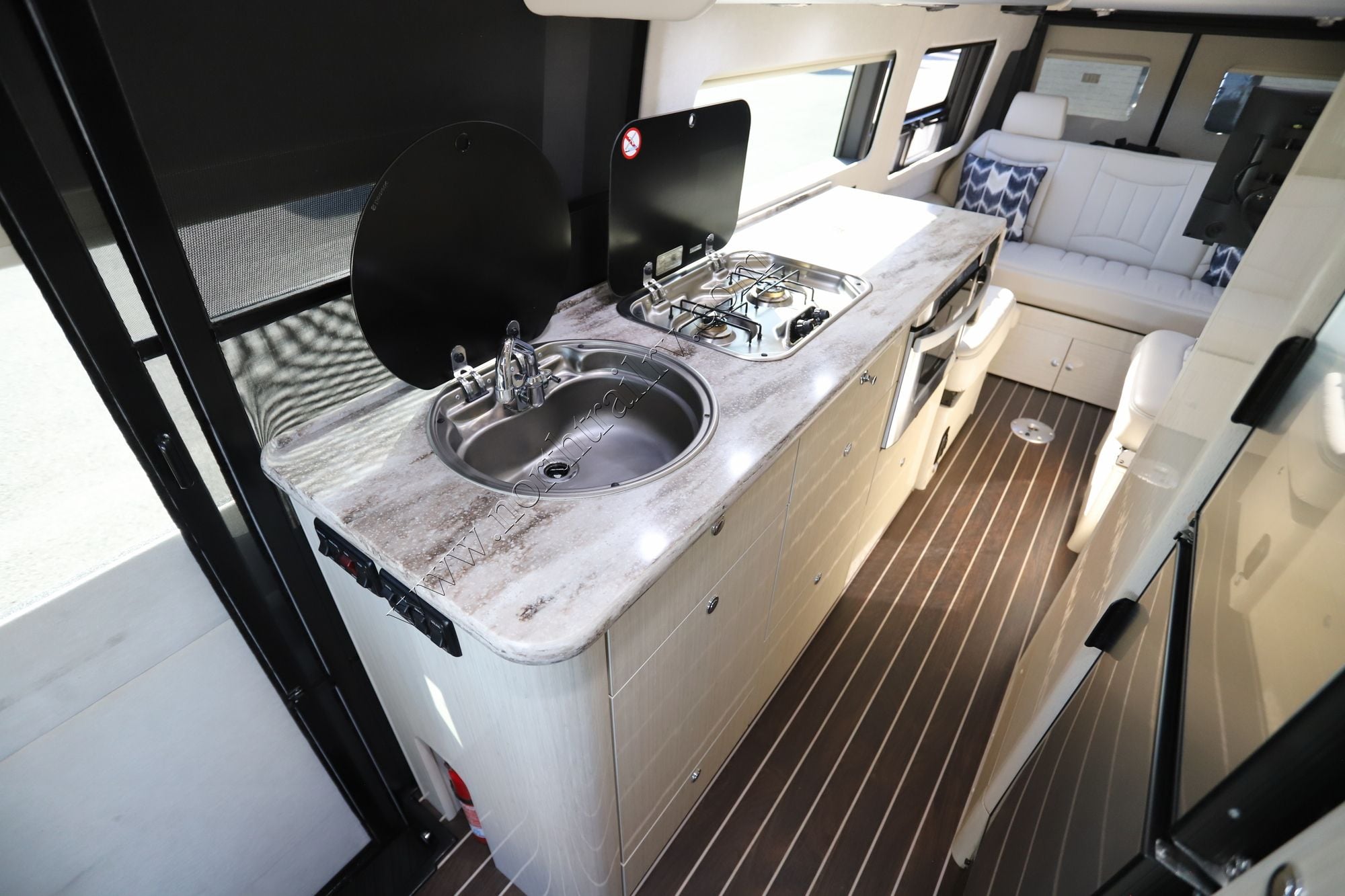 2016 Airstream Interstate LOUNGE EXT Class B Used  For Sale