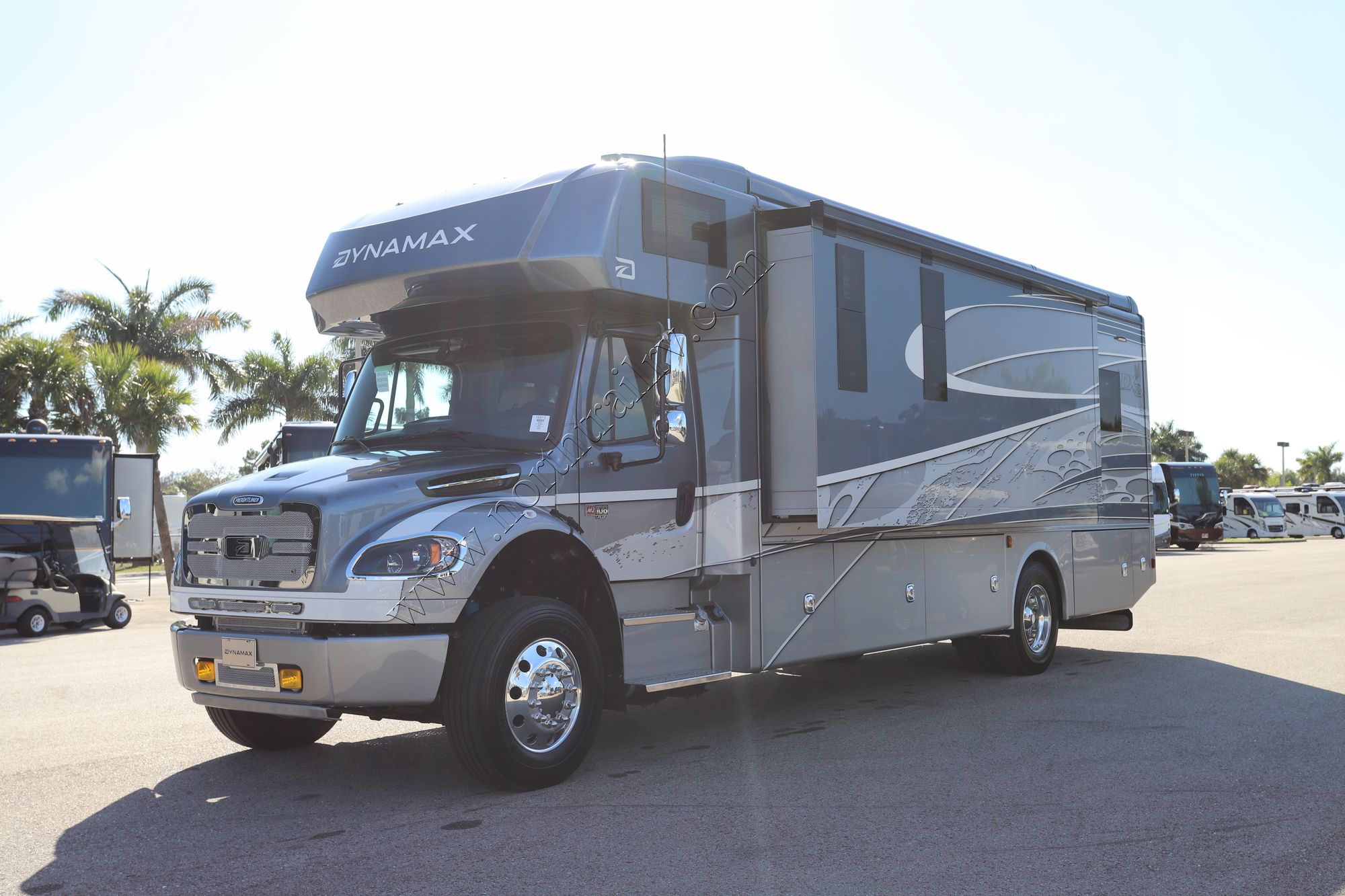 New 2026 Dynamax Dx3 32KD Super C  For Sale