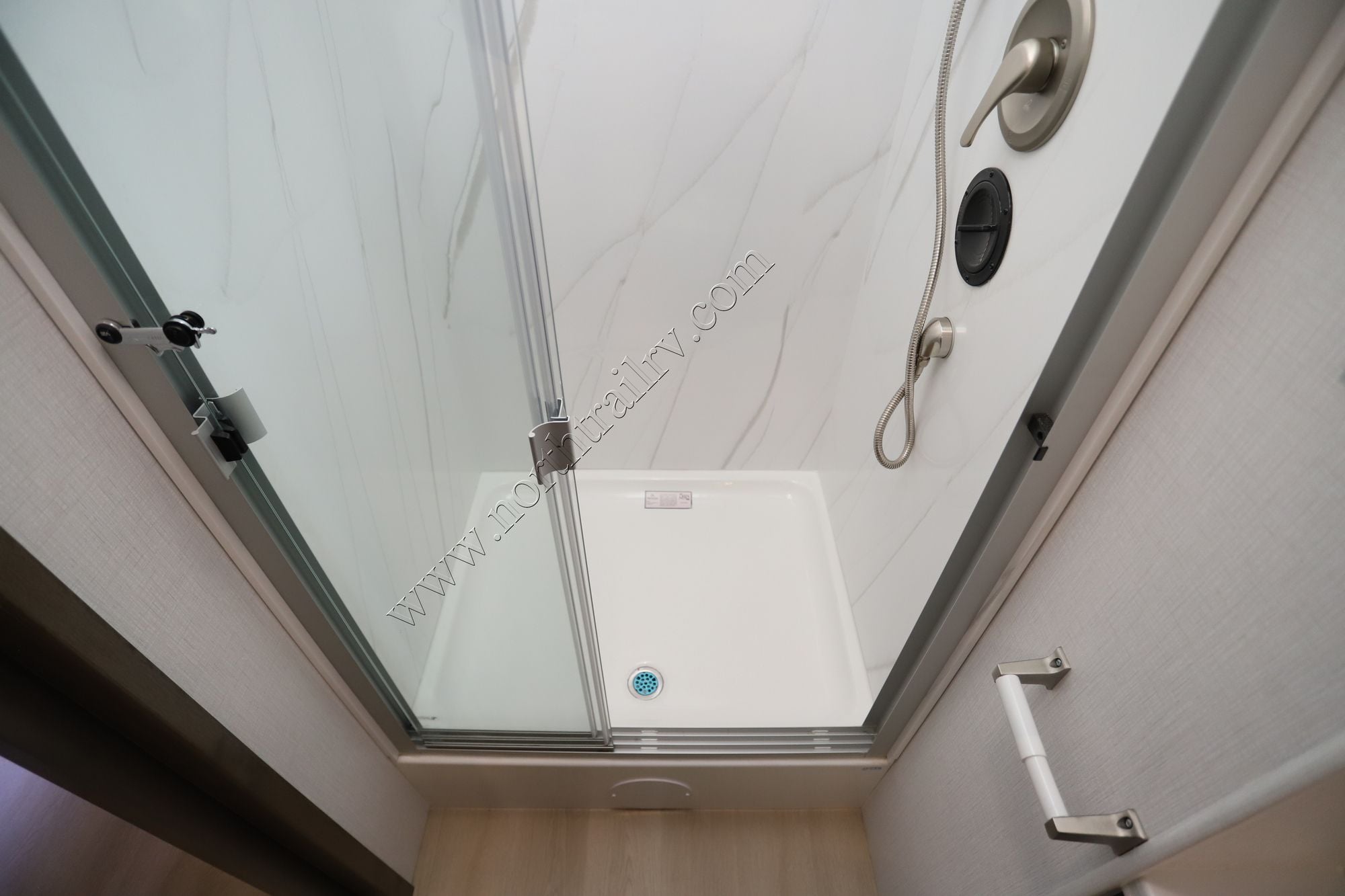 New 2026 Dynamax Dx3 32KD Super C  For Sale