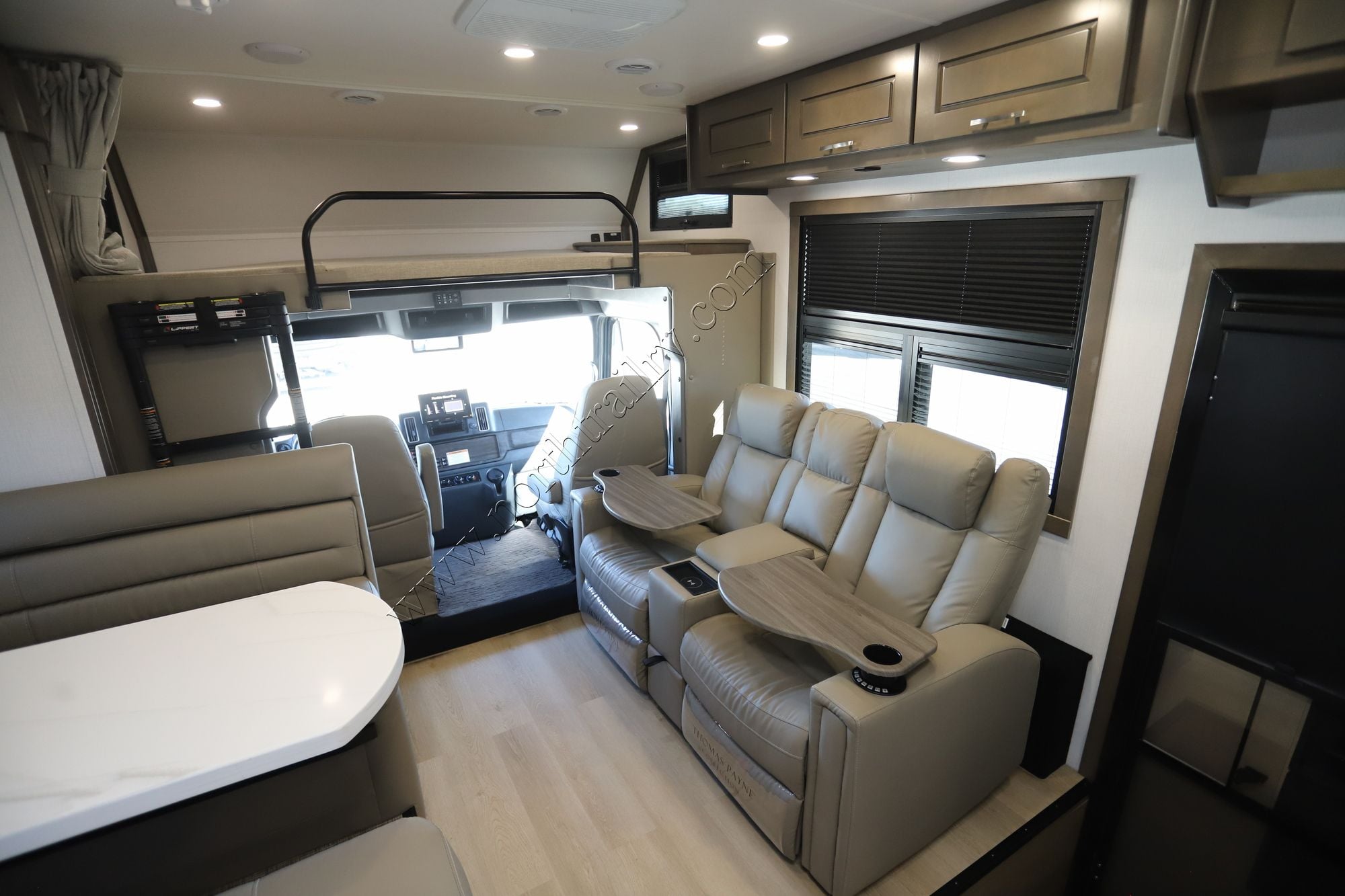 New 2026 Dynamax Dx3 32KD Super C  For Sale