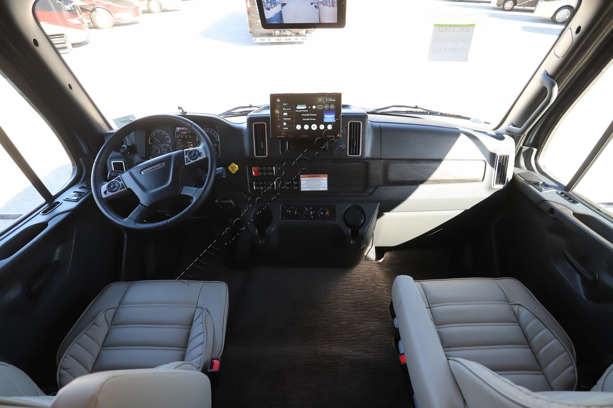 New 2026 Dynamax Dx3 32KD Super C  For Sale