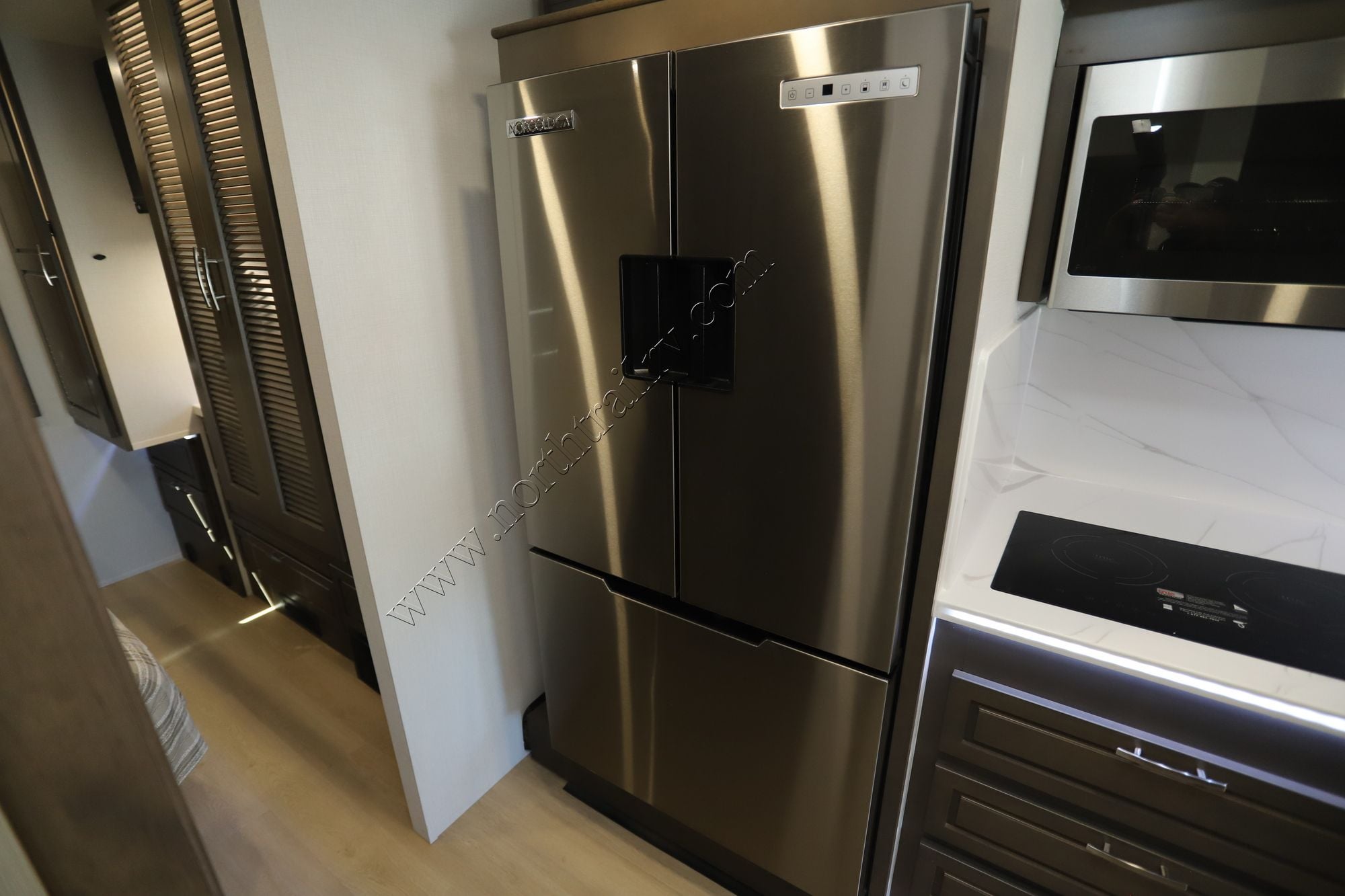 New 2026 Dynamax Dx3 32KD Super C  For Sale