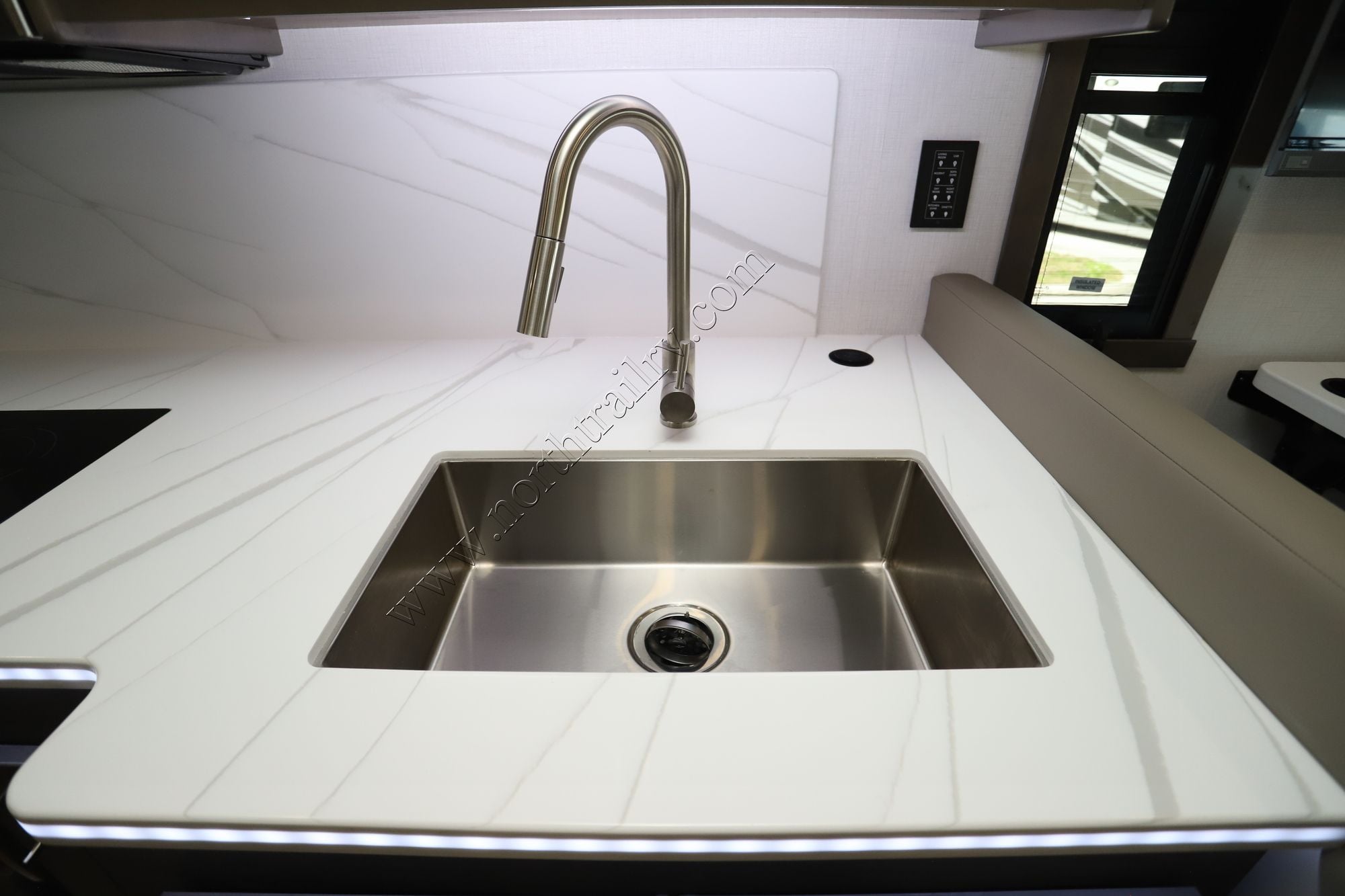 New 2026 Dynamax Dx3 32KD Super C  For Sale