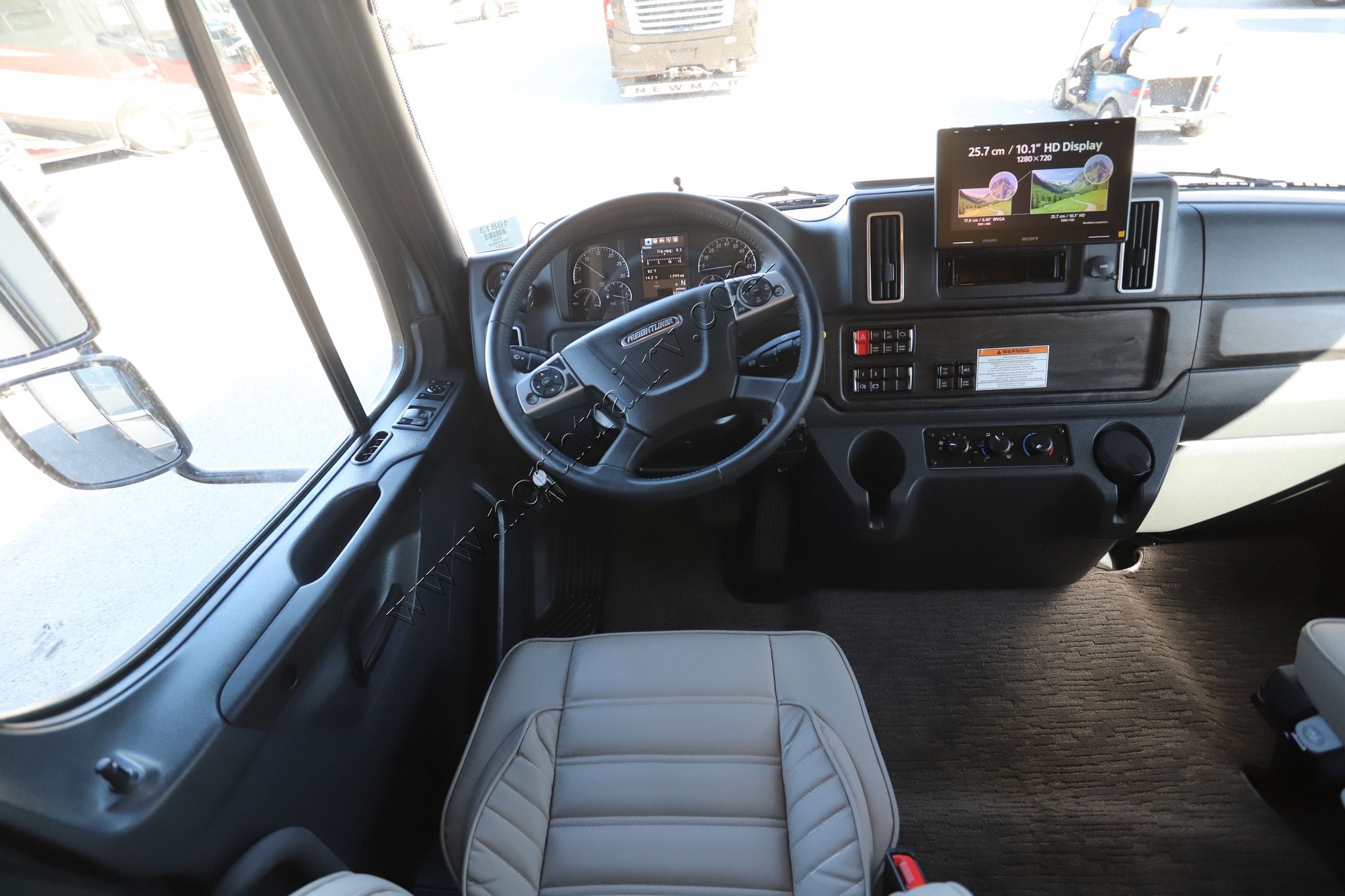 New 2026 Dynamax Dx3 32KD Super C  For Sale