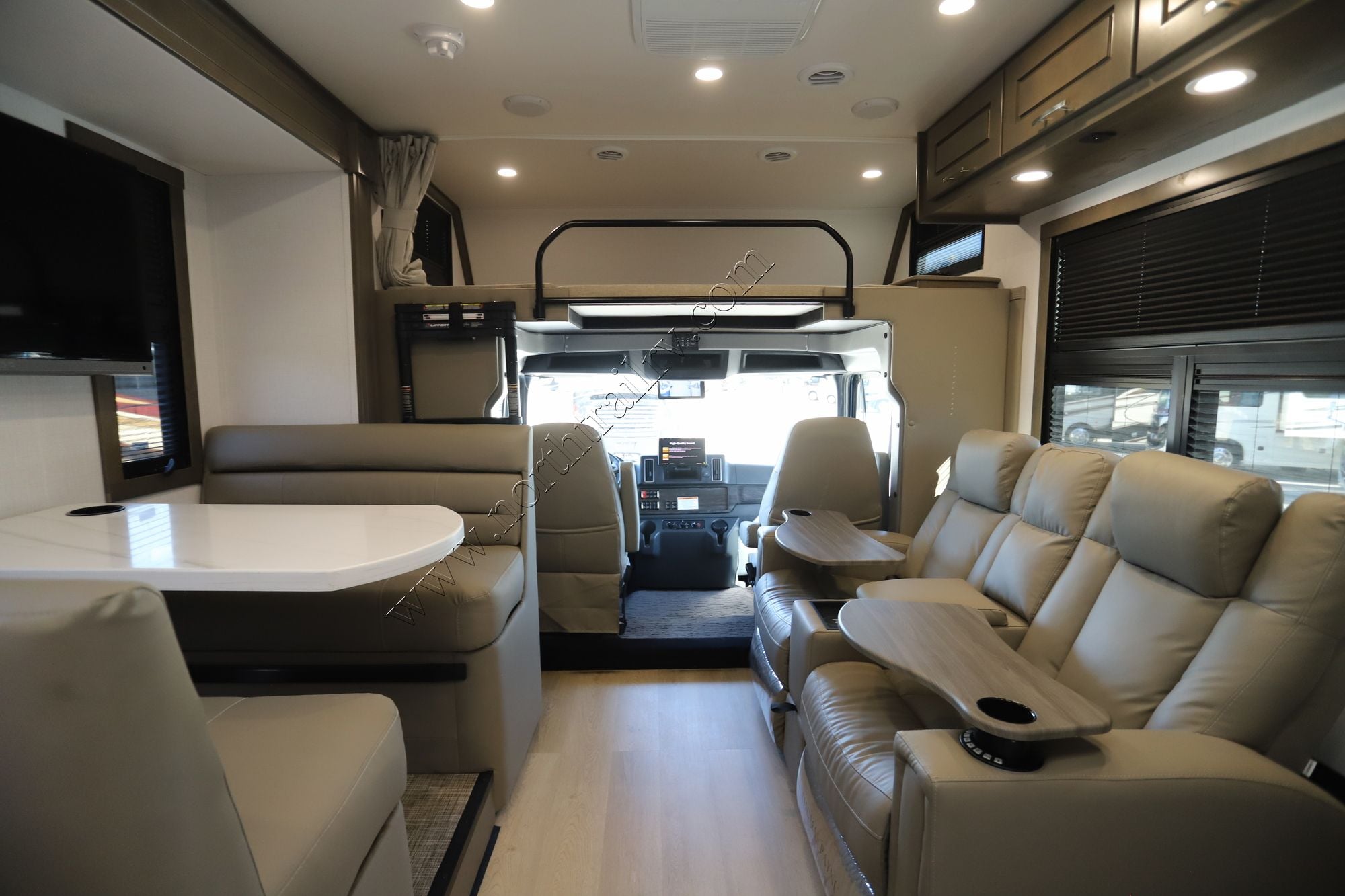 New 2026 Dynamax Dx3 32KD Super C  For Sale