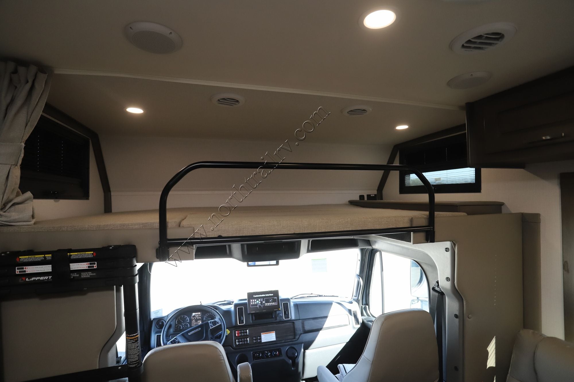 New 2026 Dynamax Dx3 32KD Super C  For Sale