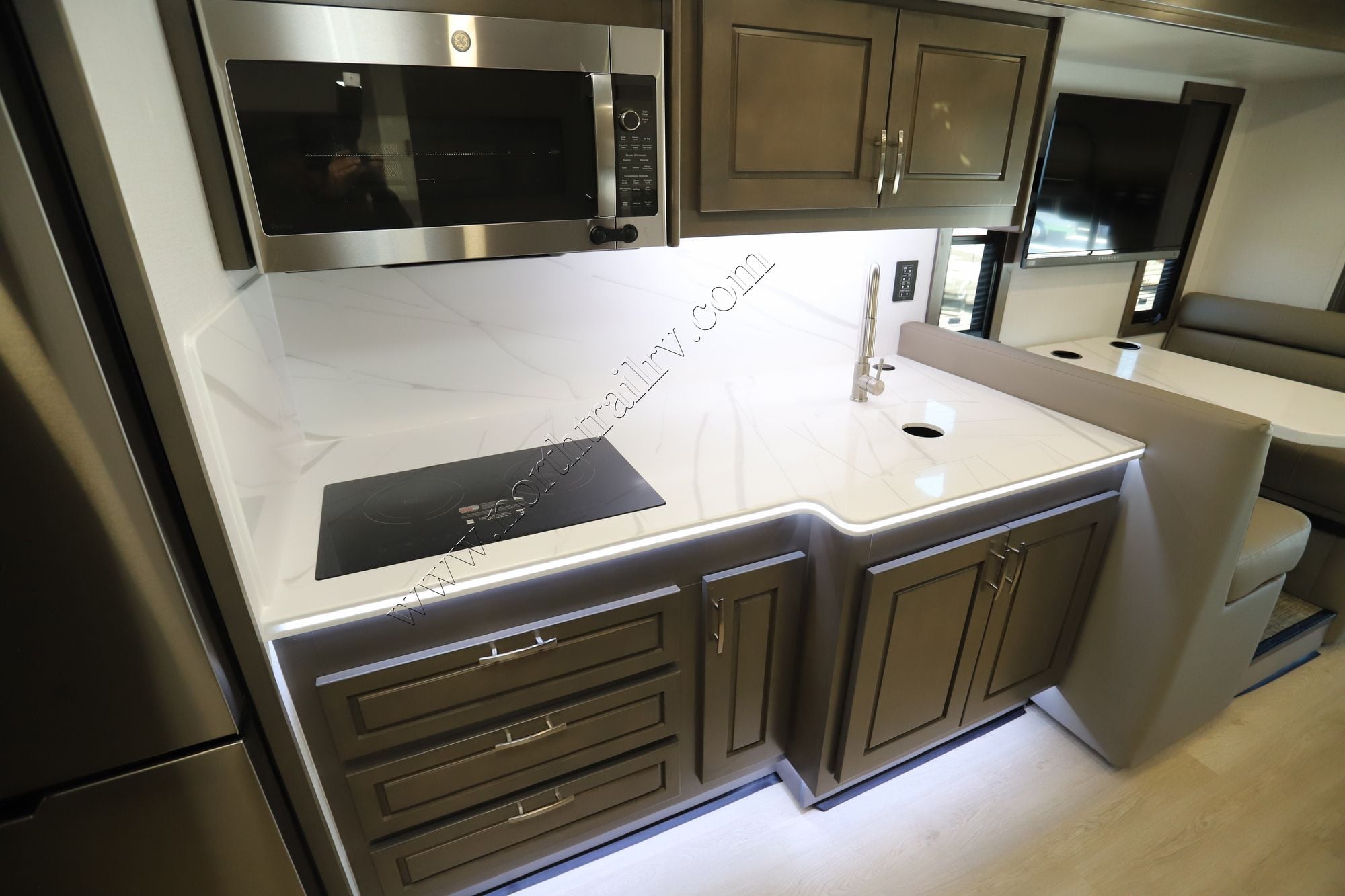 New 2026 Dynamax Dx3 32KD Super C  For Sale