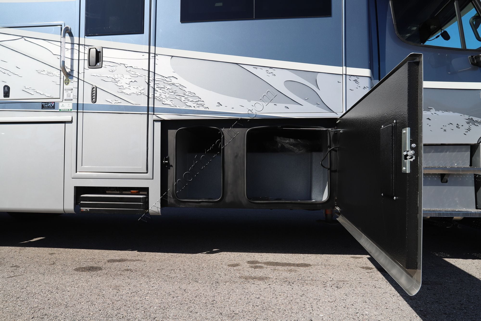 New 2026 Dynamax Dx3 32KD Super C  For Sale