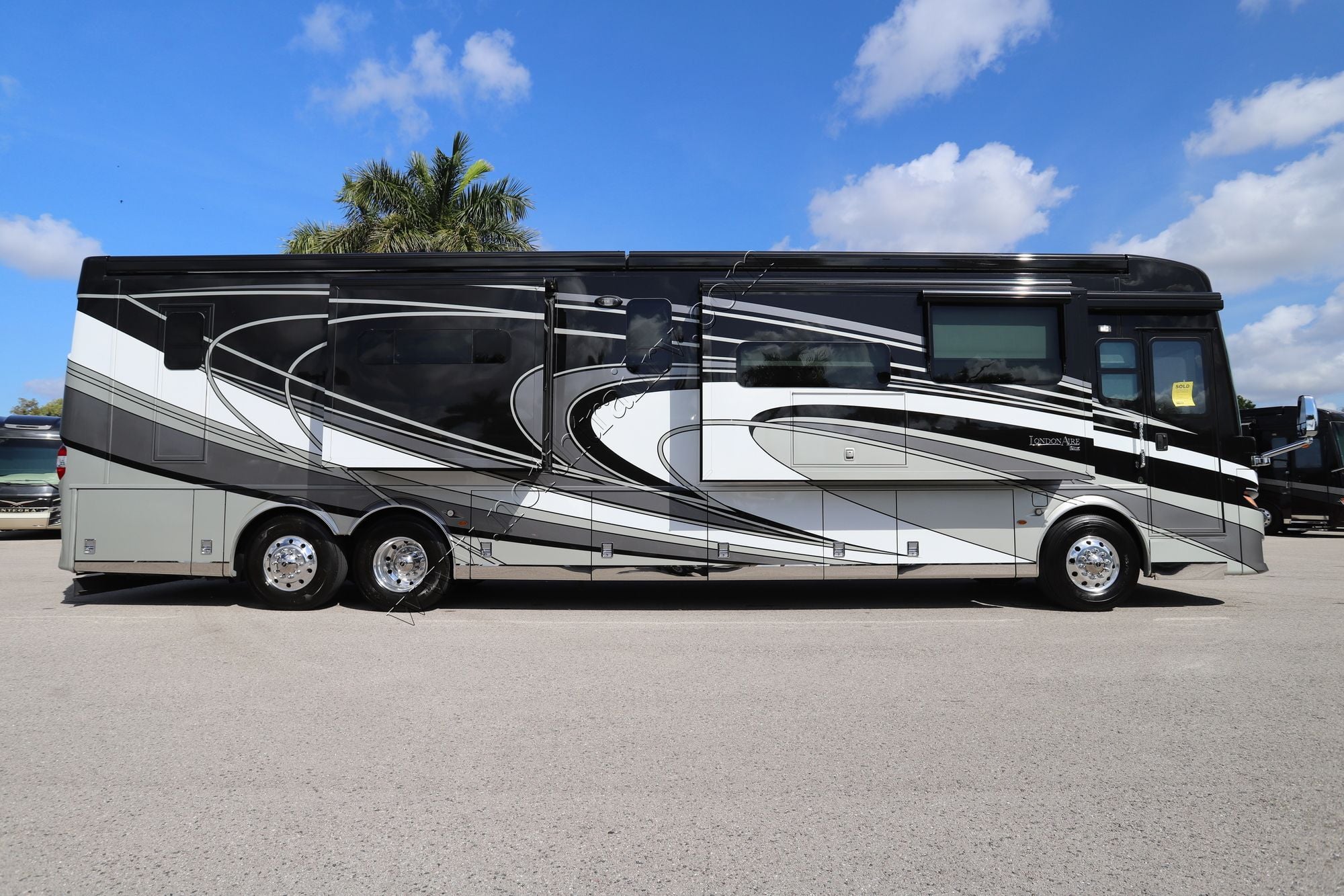 Used 2022 Newmar London Aire 4551 Class A  For Sale