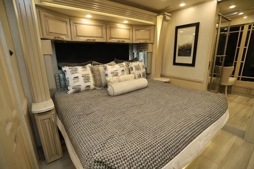 2022 Newmar London Aire 4551