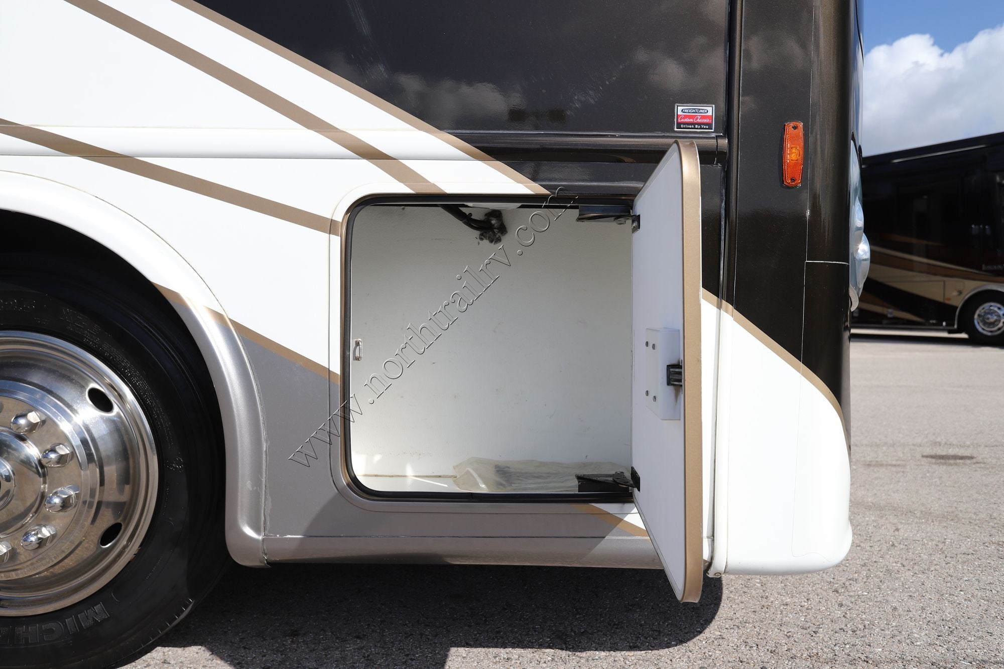 Used 2016 Thor Palazzo 33.2 Class A  For Sale