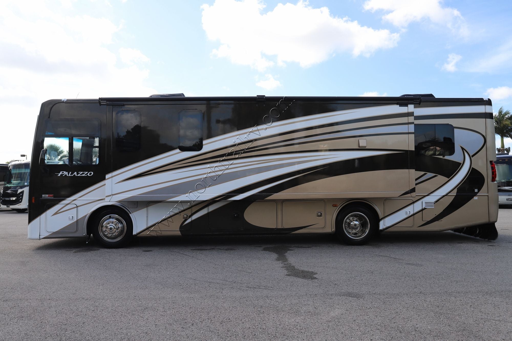 Used 2016 Thor Palazzo 33.2 Class A  For Sale