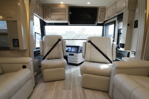 2022 Newmar London Aire 4551