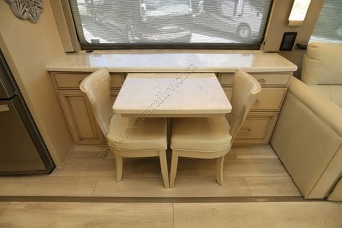 2022 Newmar London Aire 4551