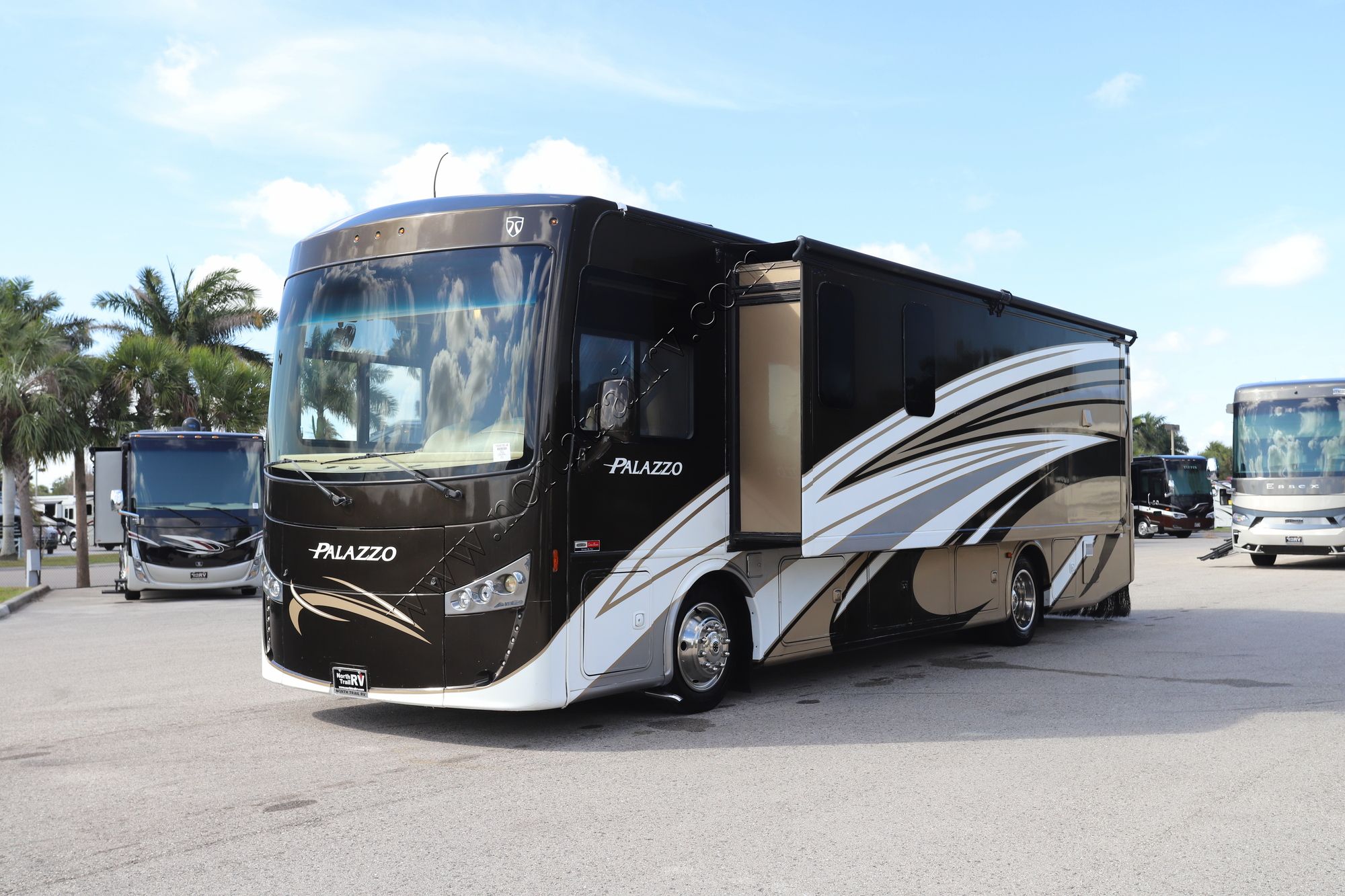 Used 2016 Thor Palazzo 33.2 Class A  For Sale