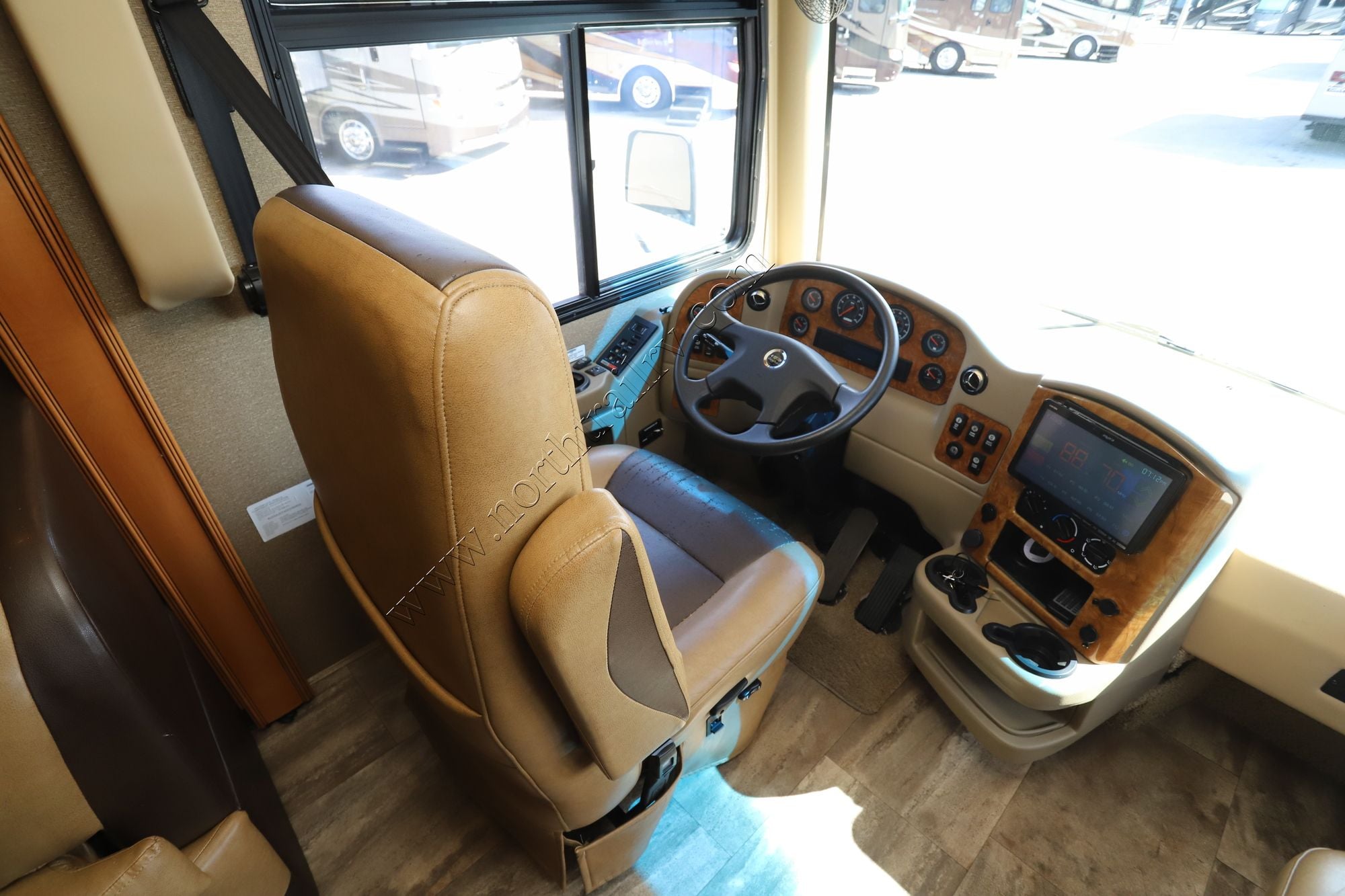 Used 2016 Thor Palazzo 33.2 Class A  For Sale