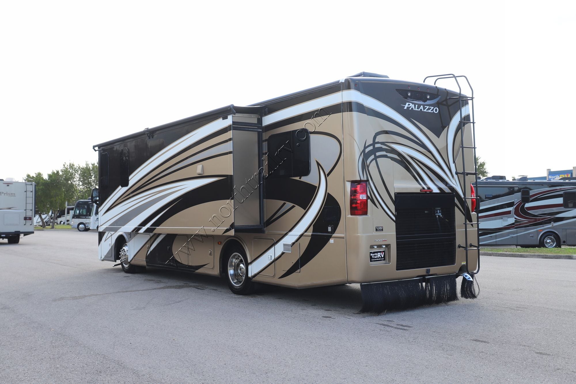 Used 2016 Thor Palazzo 33.2 Class A  For Sale