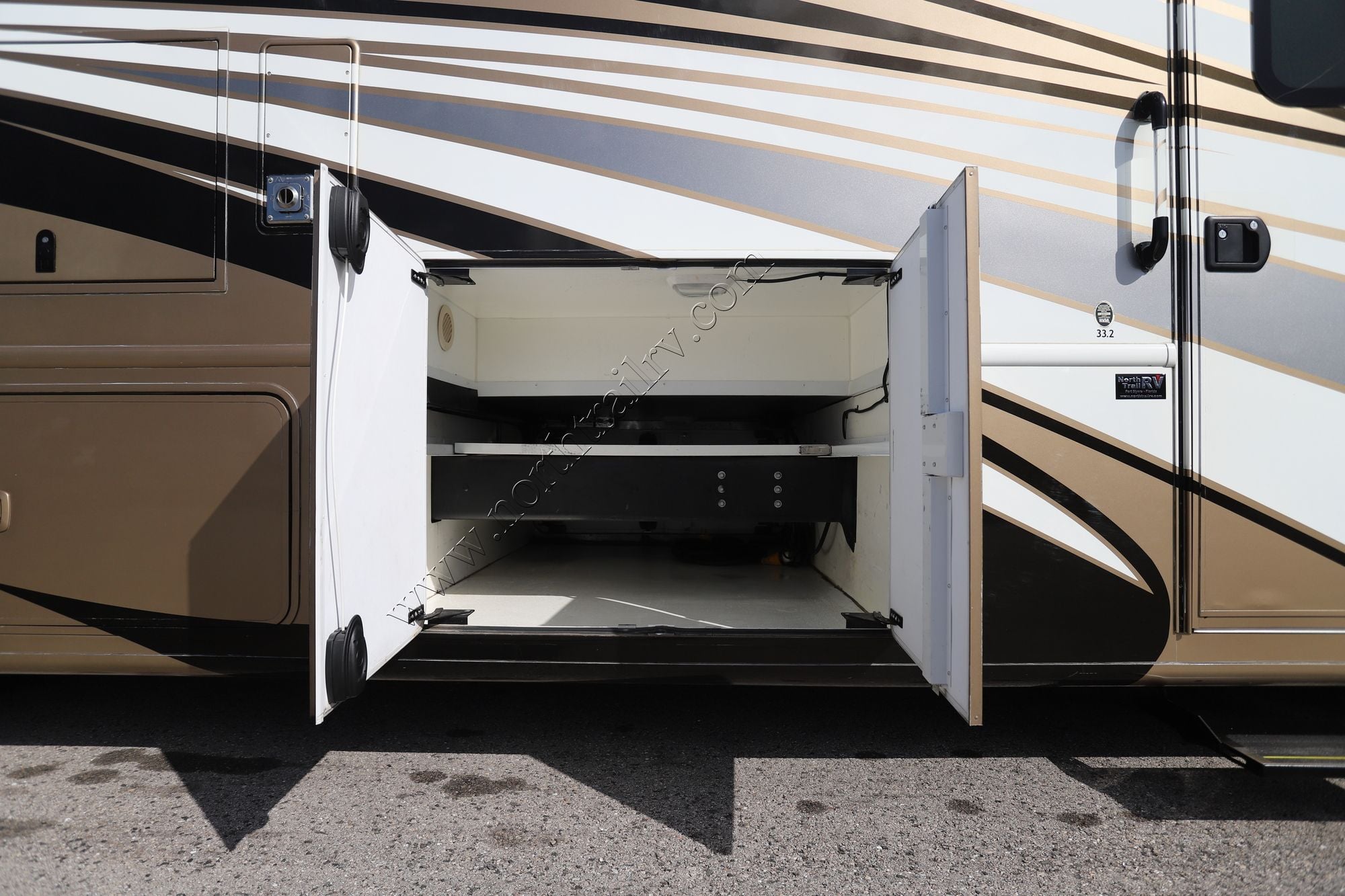 Used 2016 Thor Palazzo 33.2 Class A  For Sale