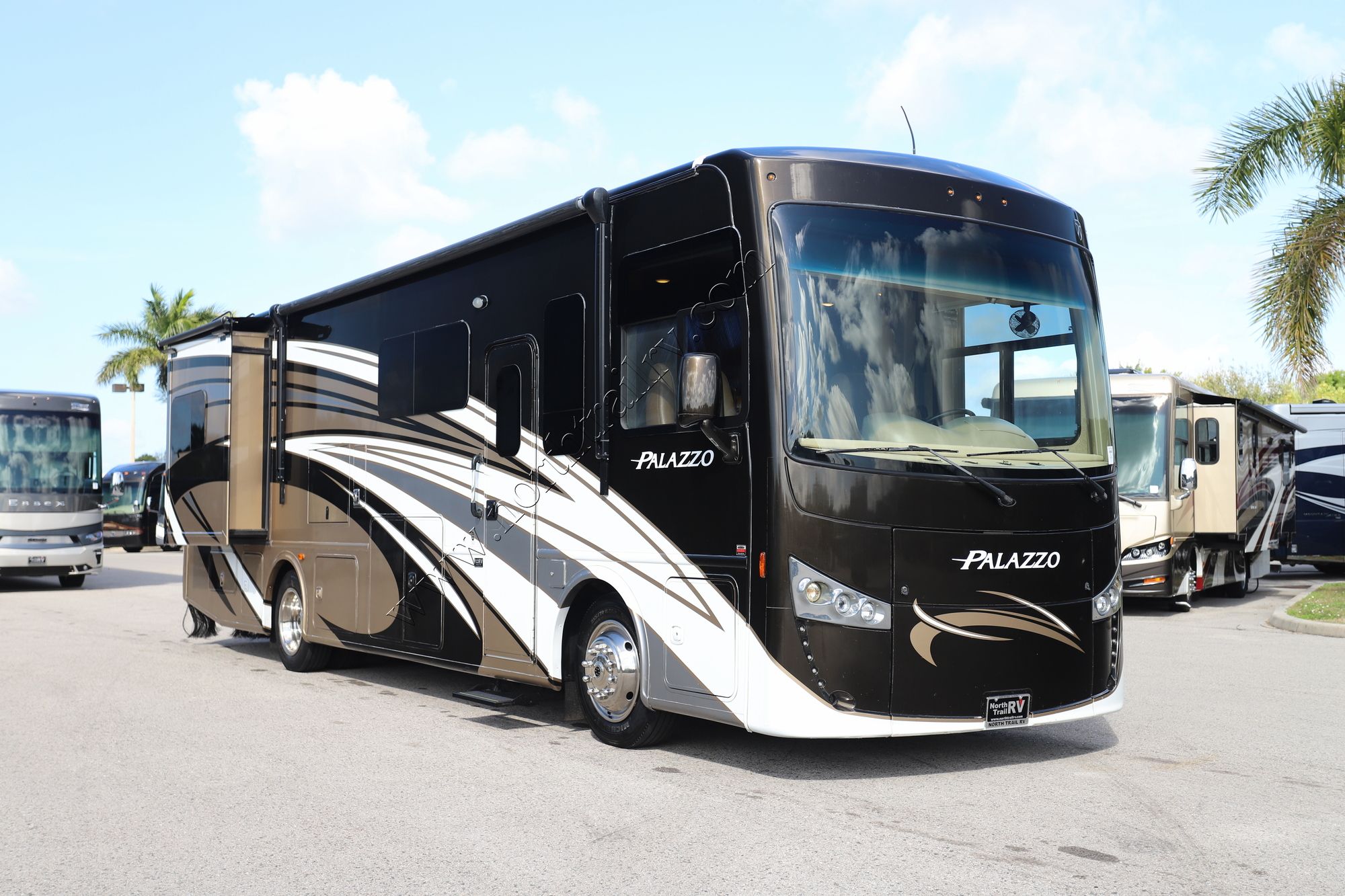 Used 2016 Thor Palazzo 33.2 Class A  For Sale