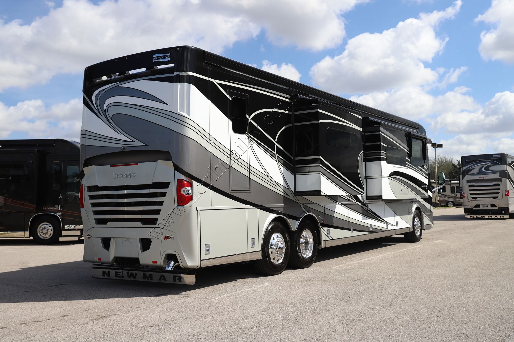 Used 2022 Newmar London Aire 4551 Class A  For Sale