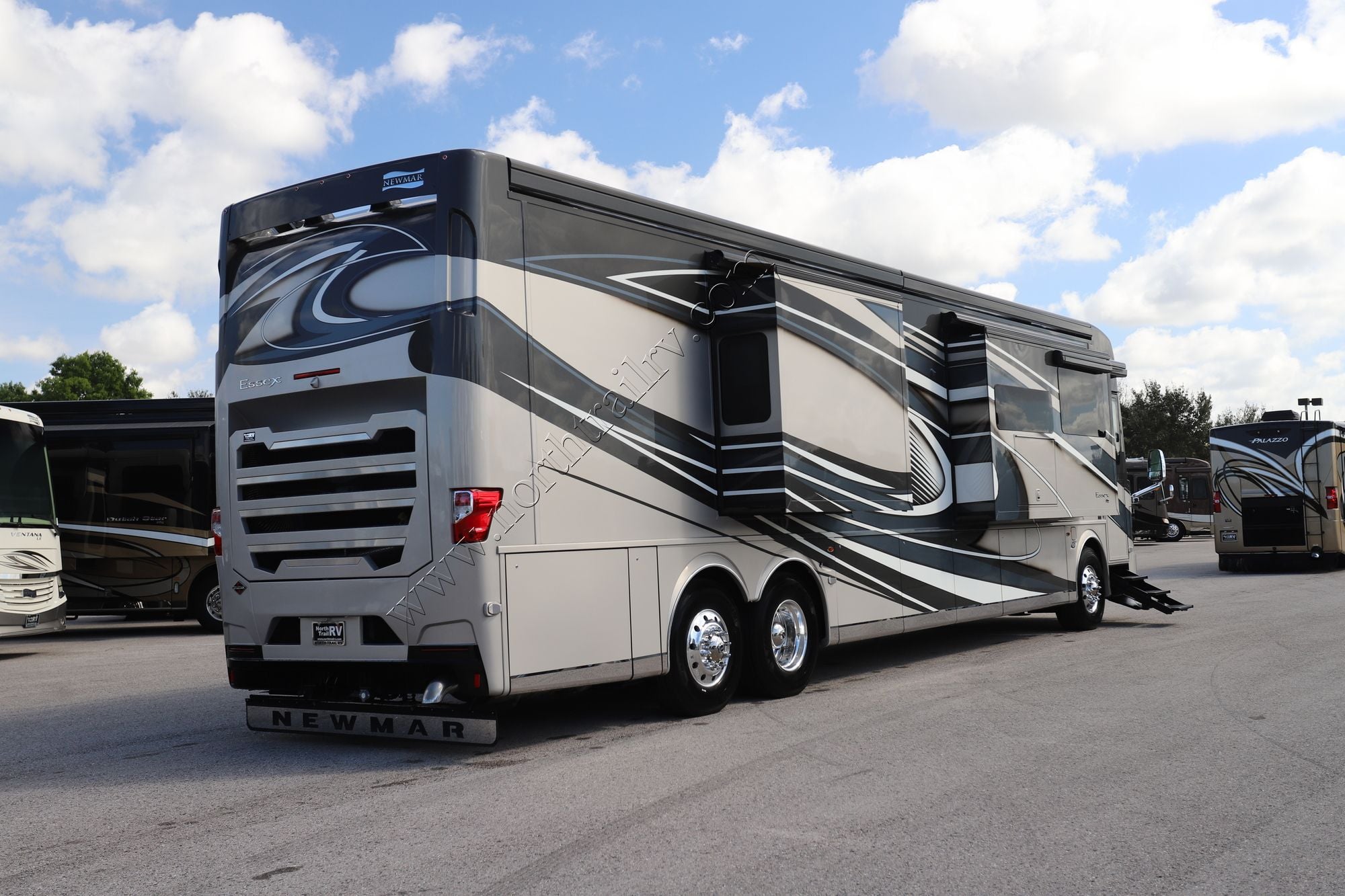 Used 2023 Newmar Essex 4595 Class A  For Sale