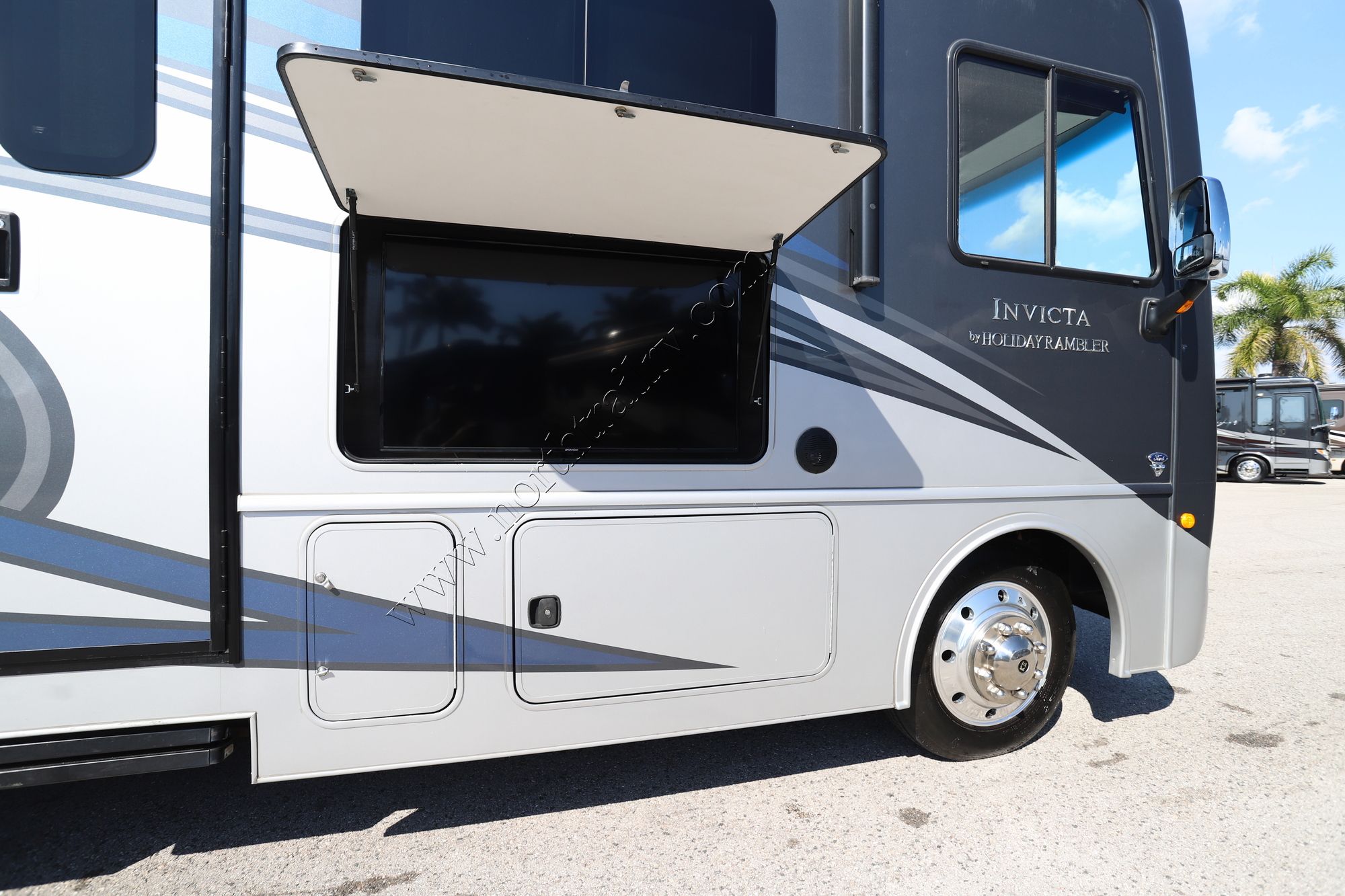 Used 2022 Holiday Rambler Invicta 32RW Class A  For Sale