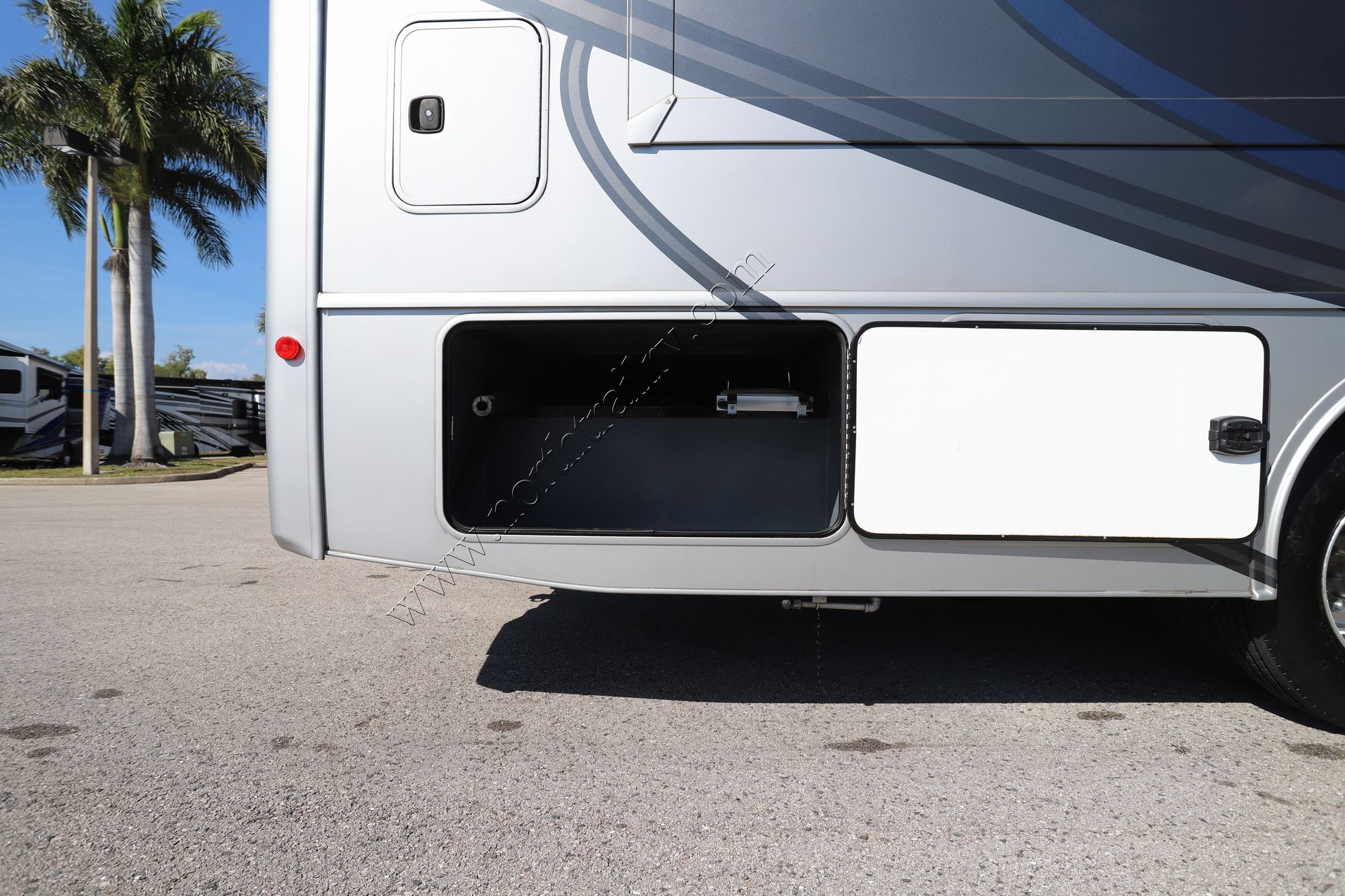 Used 2022 Holiday Rambler Invicta 32RW Class A  For Sale