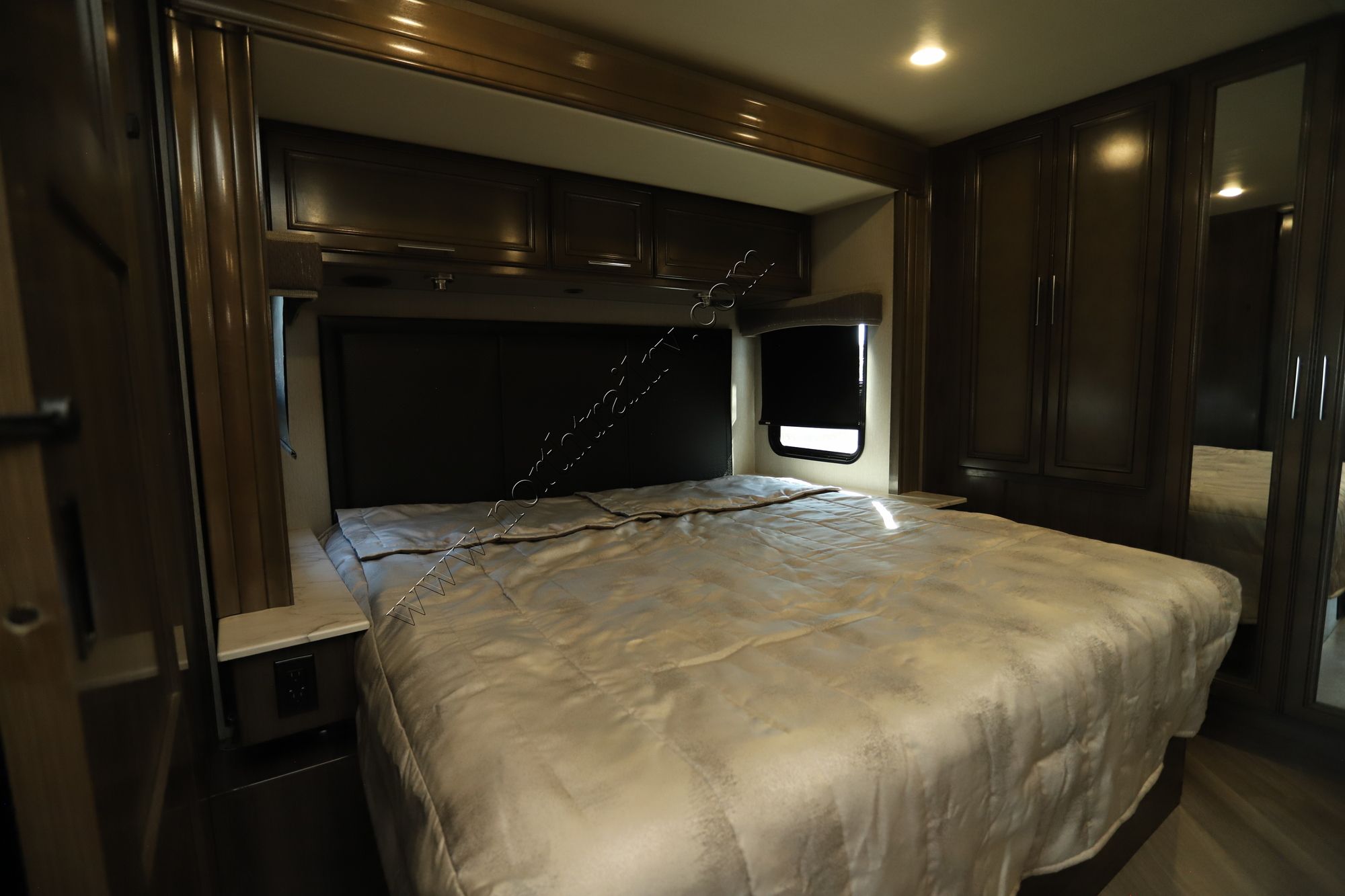 Used 2022 Holiday Rambler Invicta 32RW Class A  For Sale