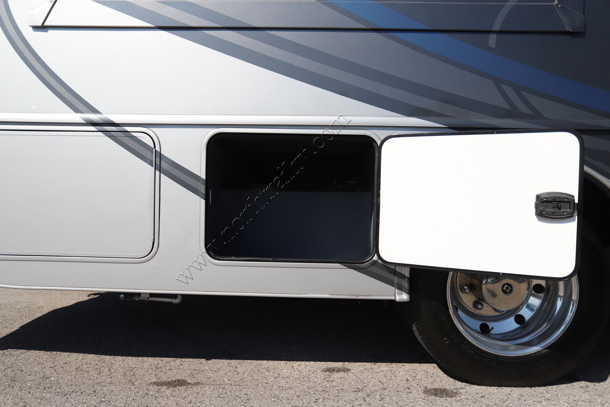 Used 2022 Holiday Rambler Invicta 32RW Class A  For Sale