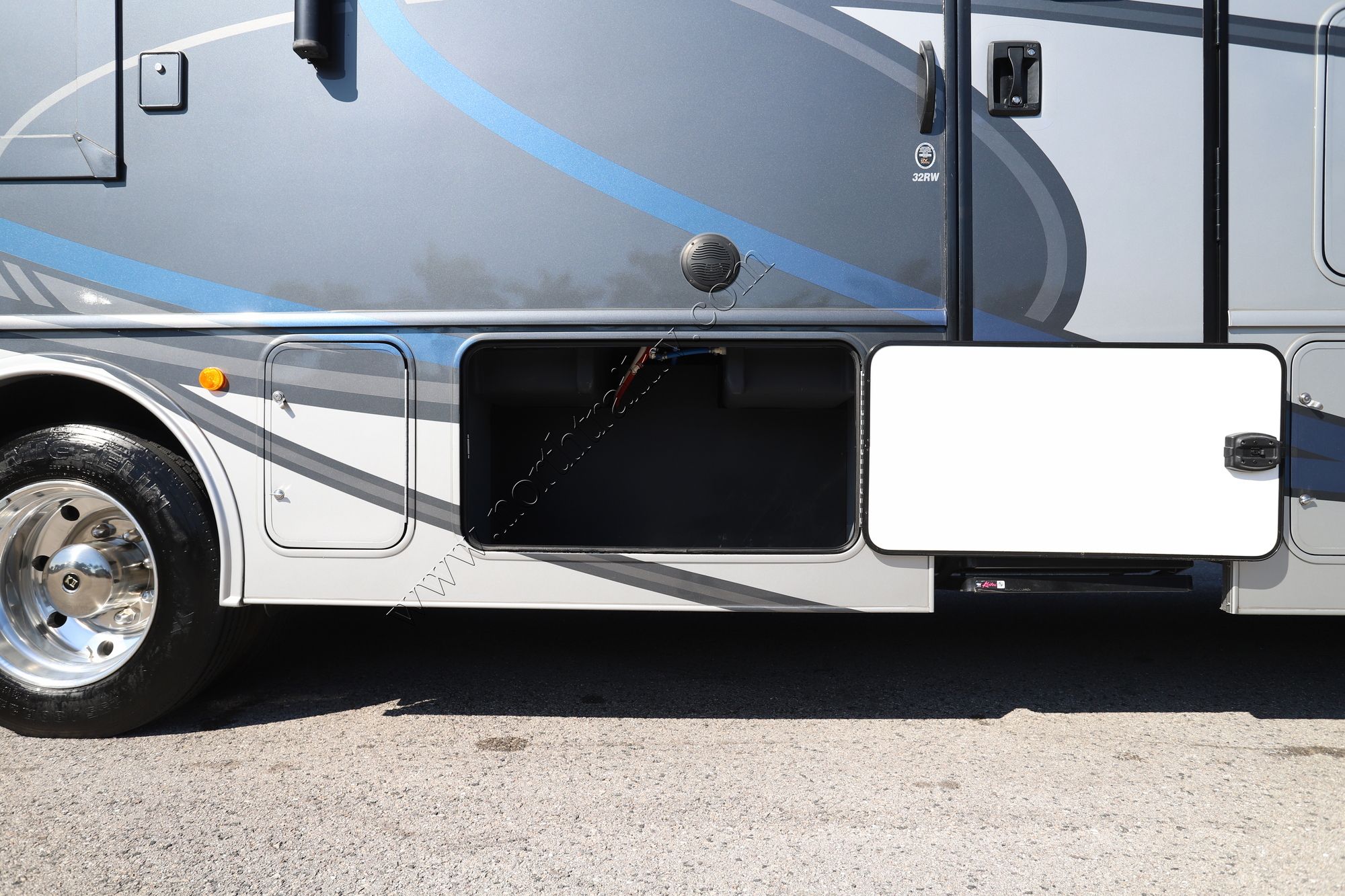 Used 2022 Holiday Rambler Invicta 32RW Class A  For Sale