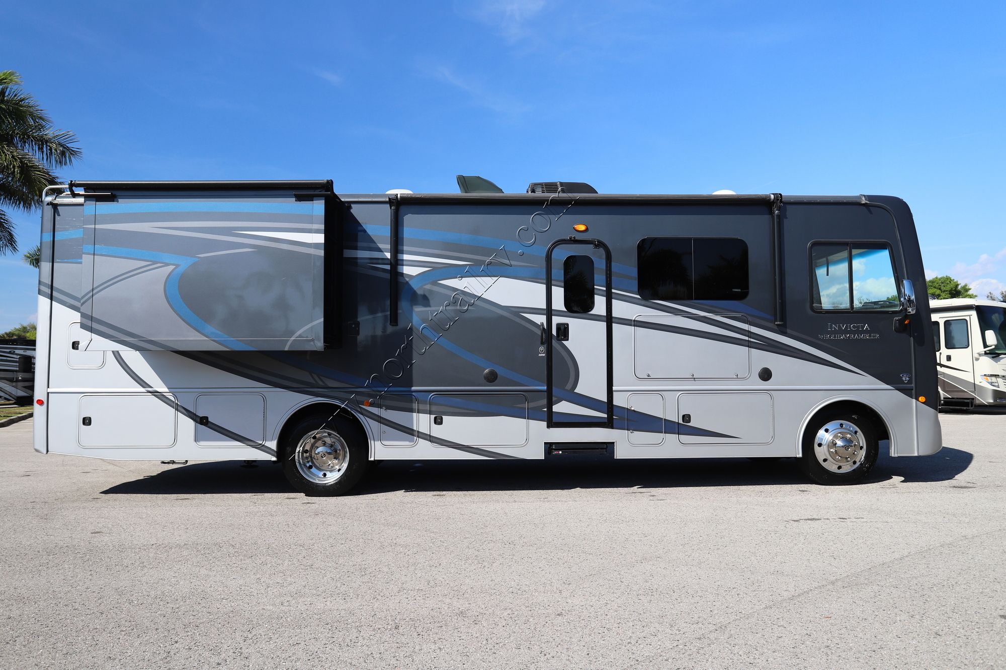 Used 2022 Holiday Rambler Invicta 32RW Class A  For Sale