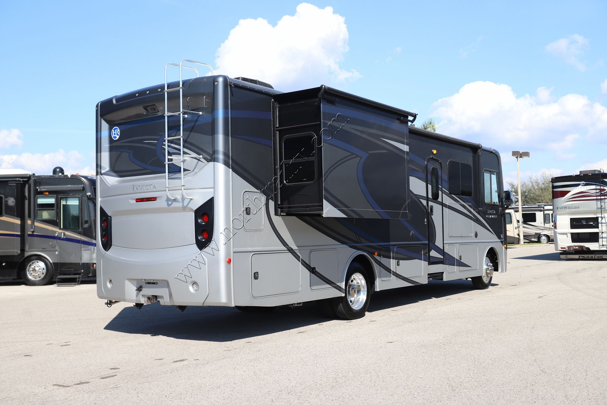 Used 2022 Holiday Rambler Invicta 32RW Class A  For Sale