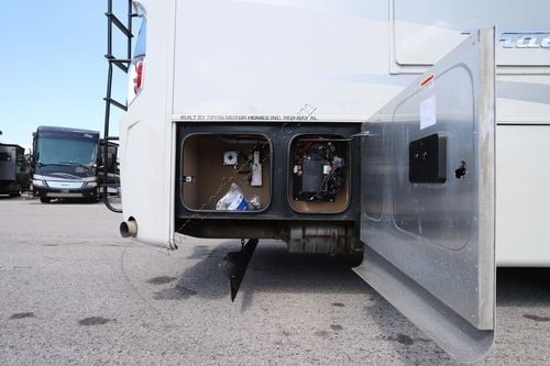 2018 Tiffin Motor Homes Phaeton 40AH