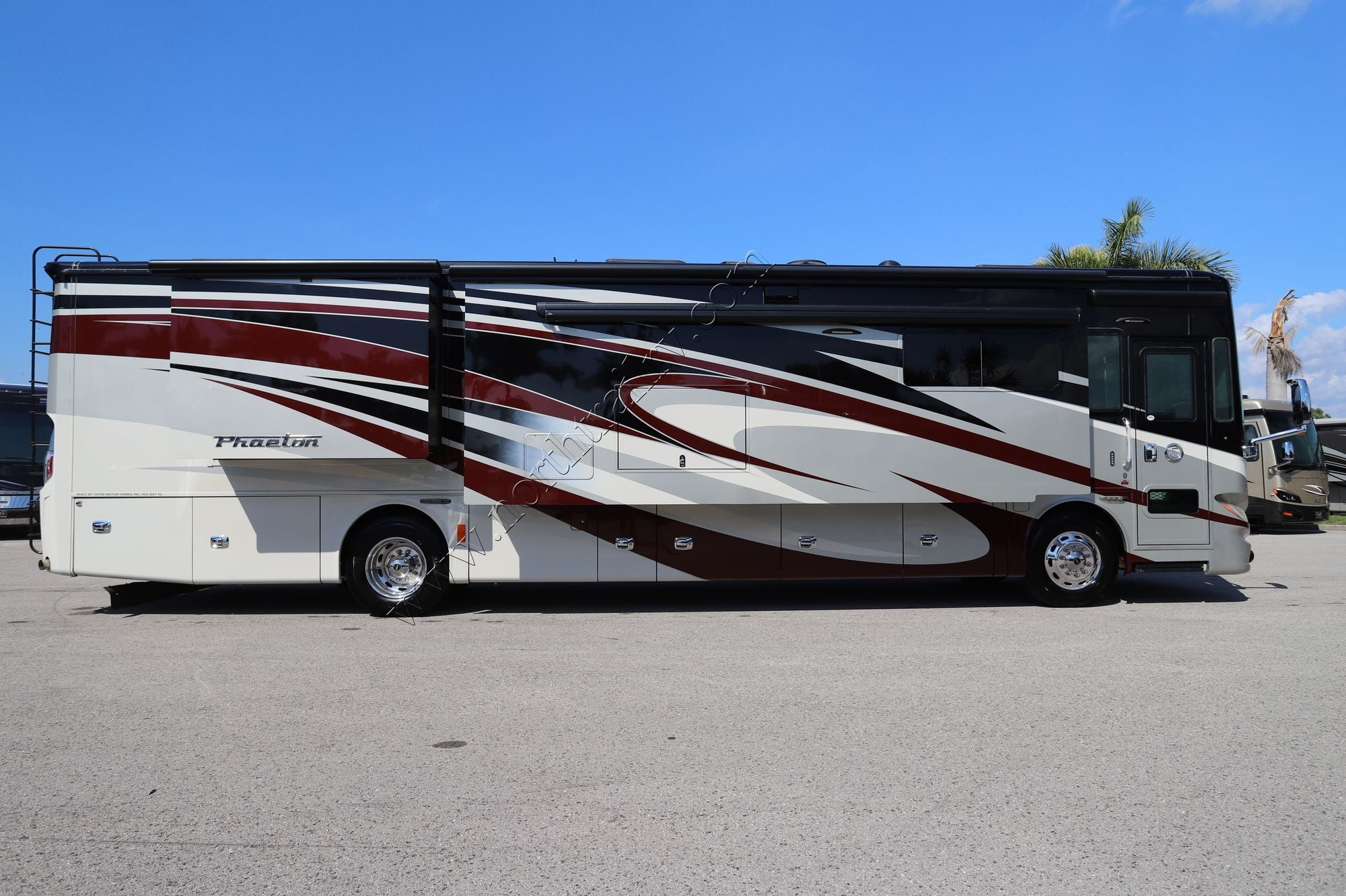 Used 2018 Tiffin Motor Homes Phaeton 40AH Class A  For Sale