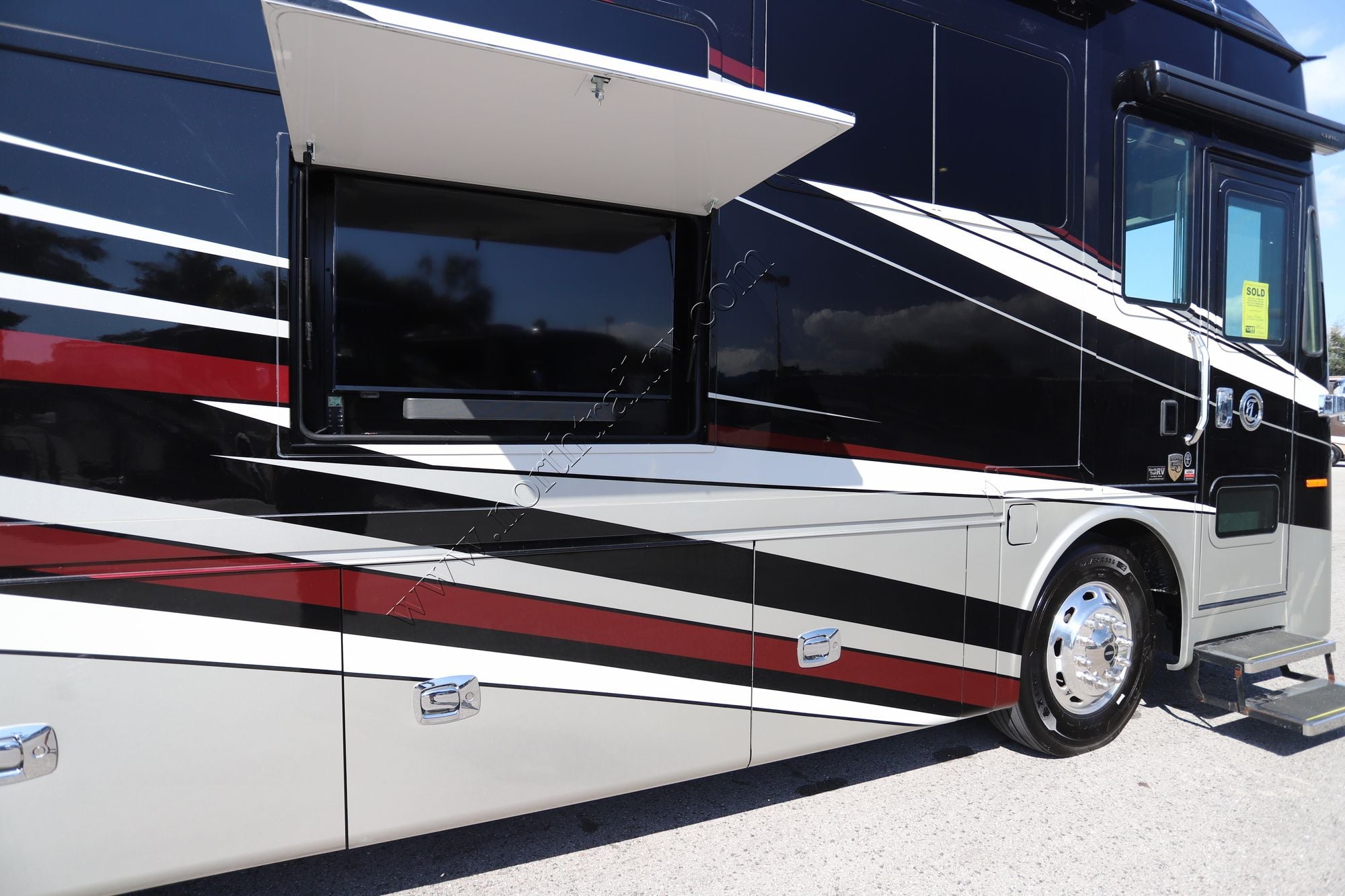 Used 2022 Tiffin Motor Homes Phaeton 37BH Class A  For Sale