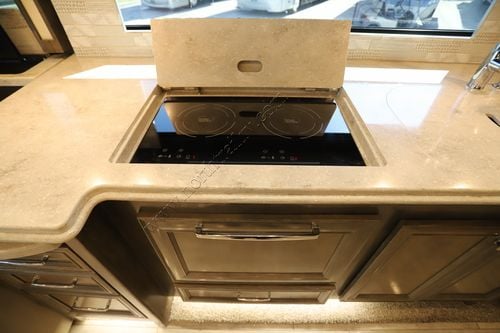 2022 Tiffin Motor Homes Phaeton 37BH