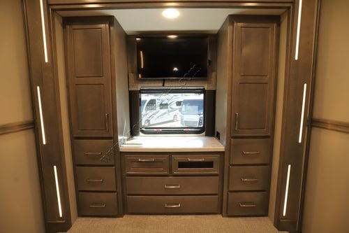 2025 Renegade Rv Explorer 38EMB